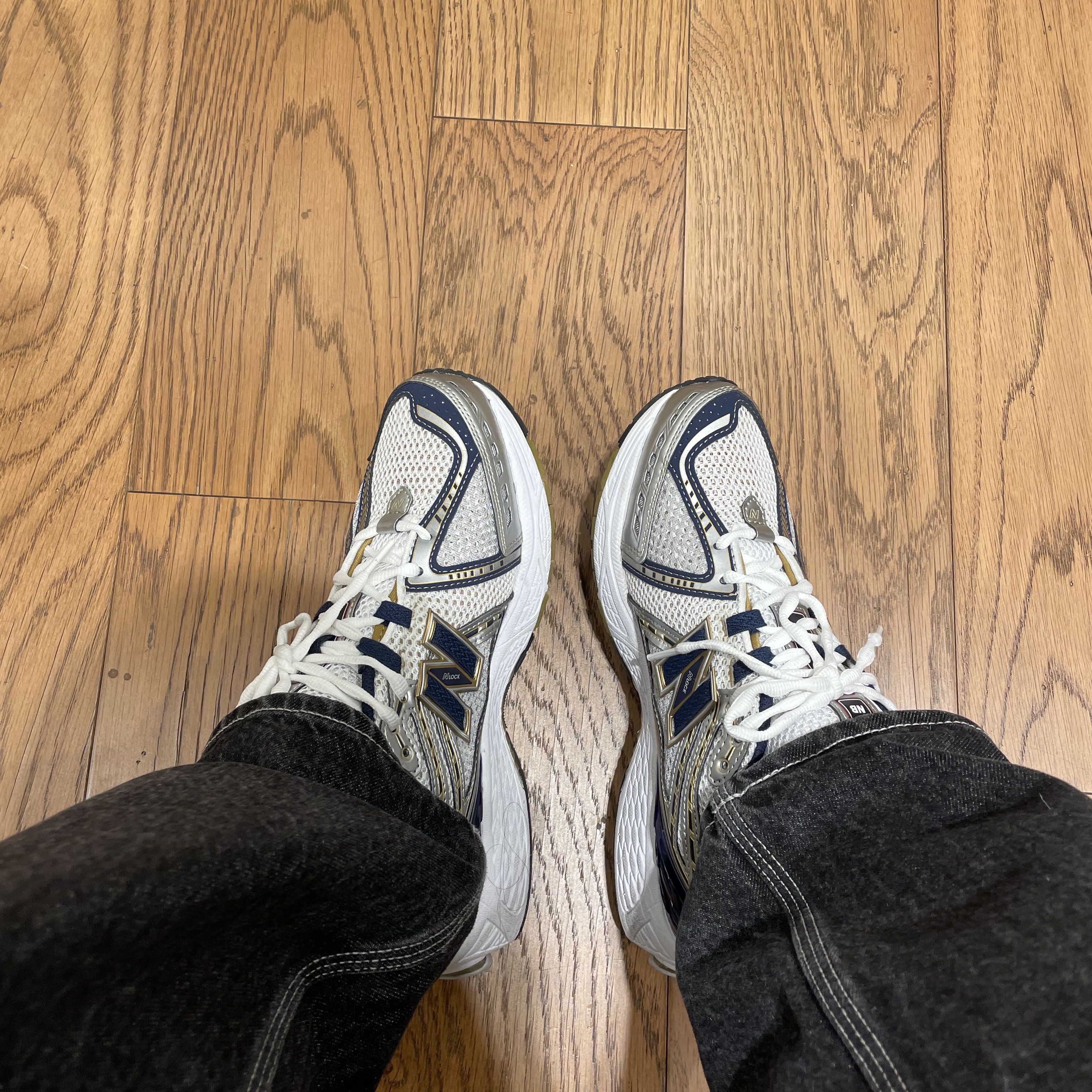 New Balance 1906R White Navy Gold 착용 스타일 - 2