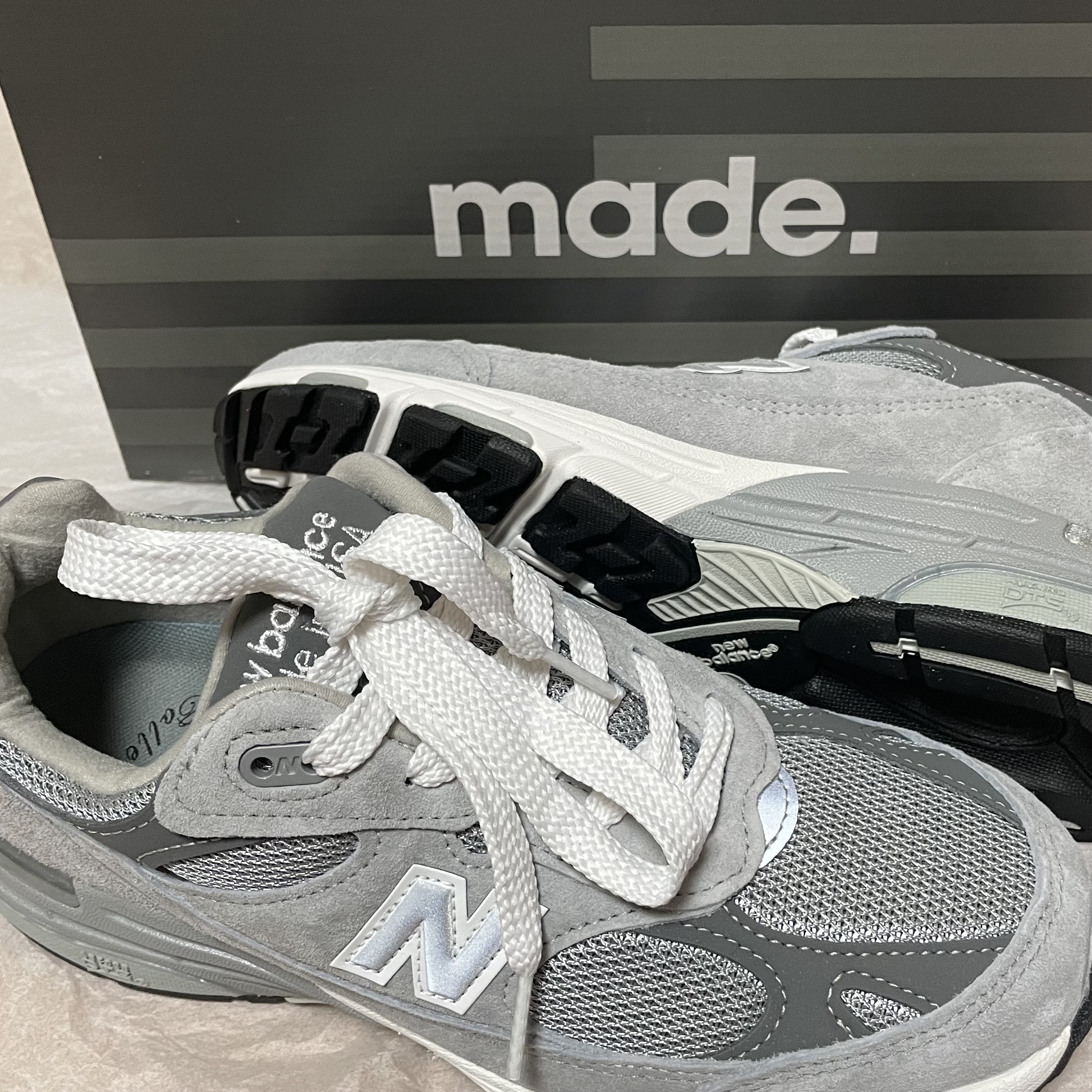 (W) New Balance 993 Made in USA Grey - B Standard 착용 스타일 - 1