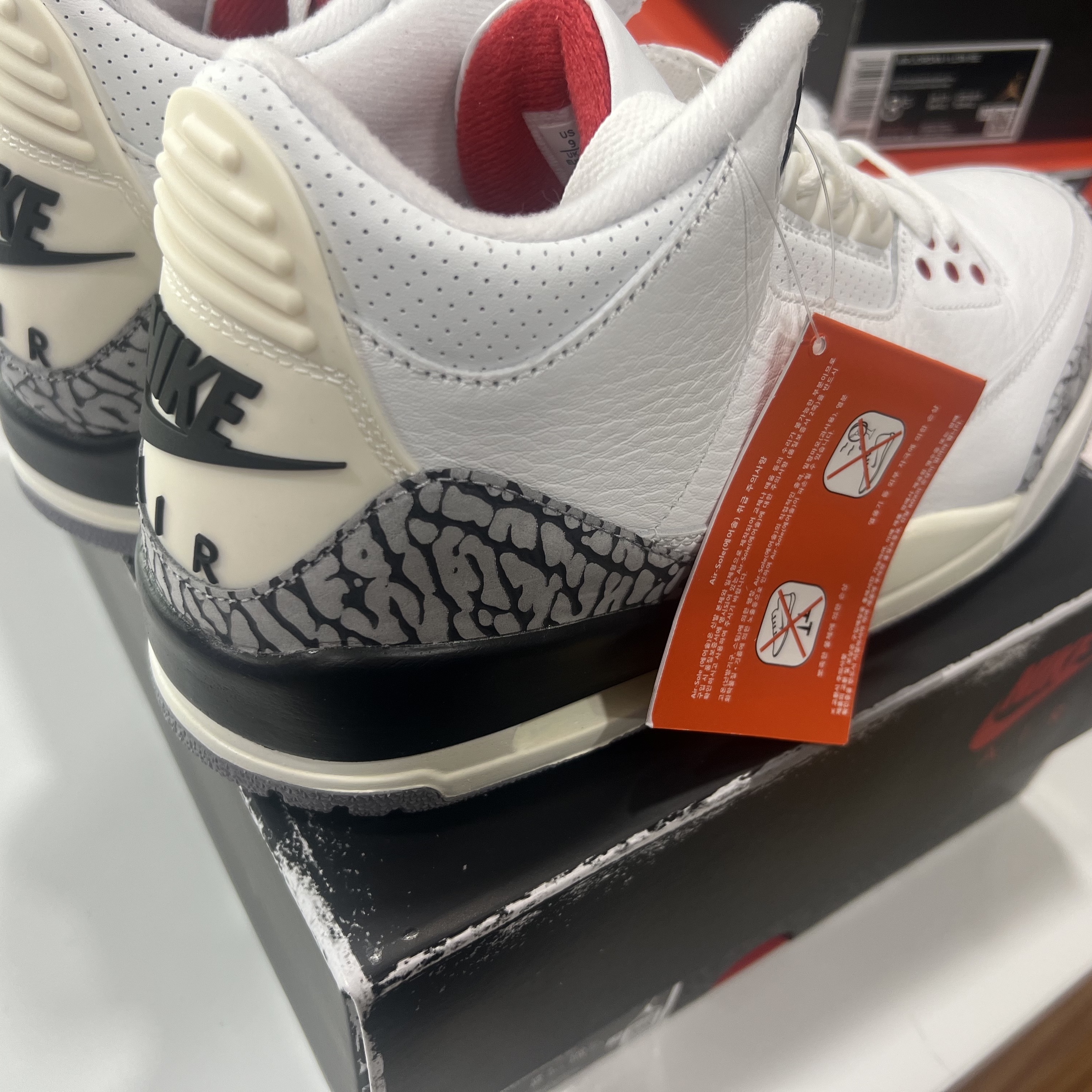 Jordan 3 Retro White Cement Reimagined 착용 스타일 - 2