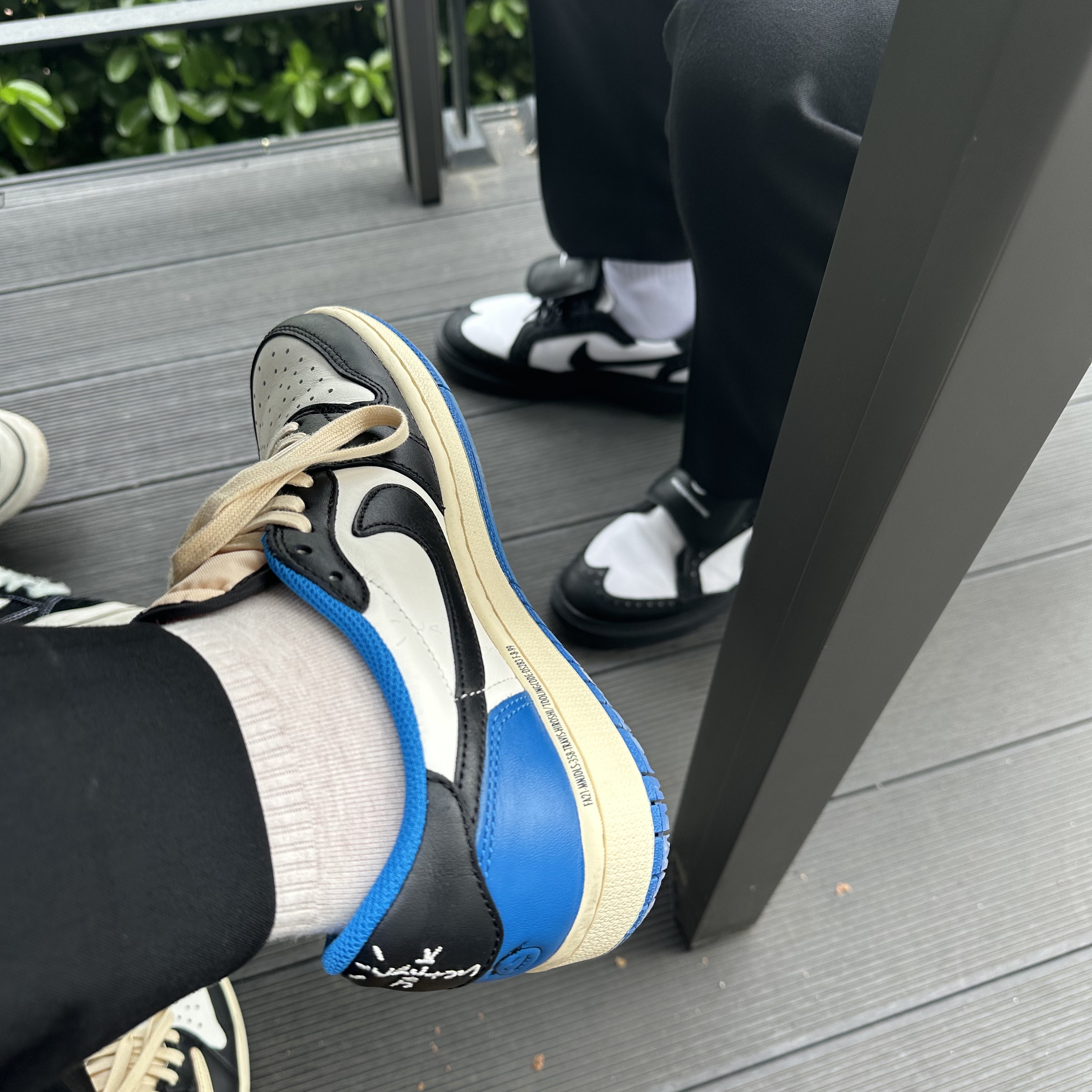 Jordan 1 x Travis Scott x Fragment Retro Low OG SP Military Blue, Nike x Peaceminusone Kwondo1 Black and White 착용 스타일
