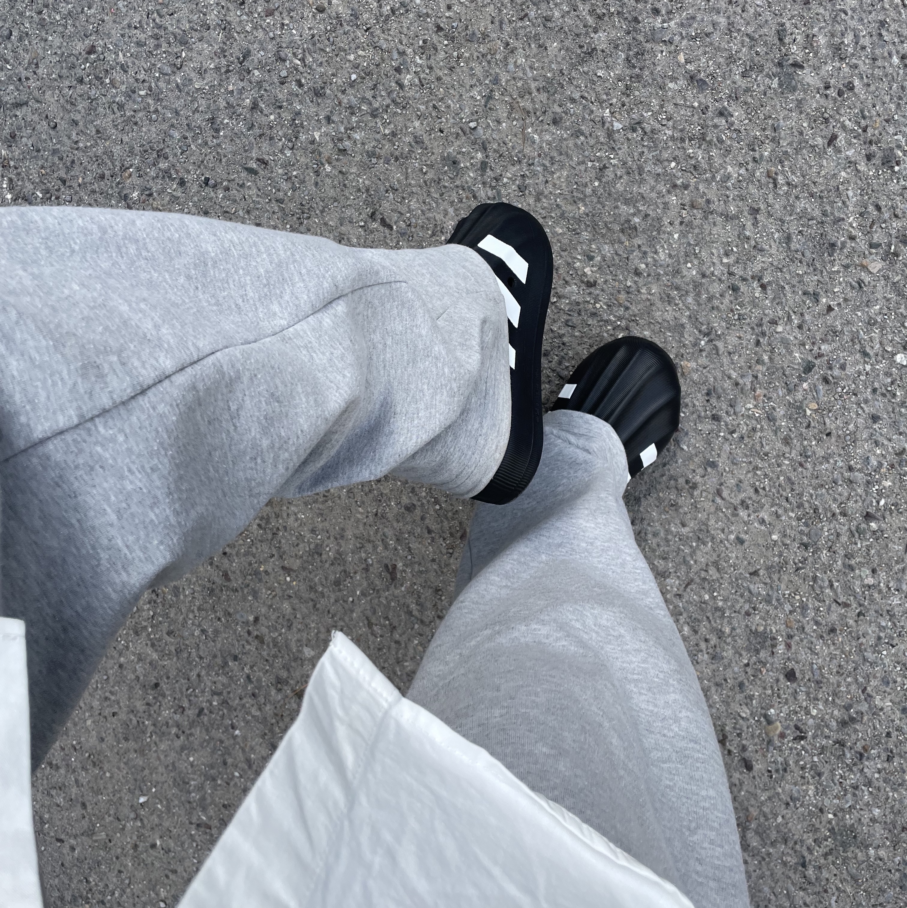 Adidas Adifom Superstar Core Black Cloud White 착용 스타일