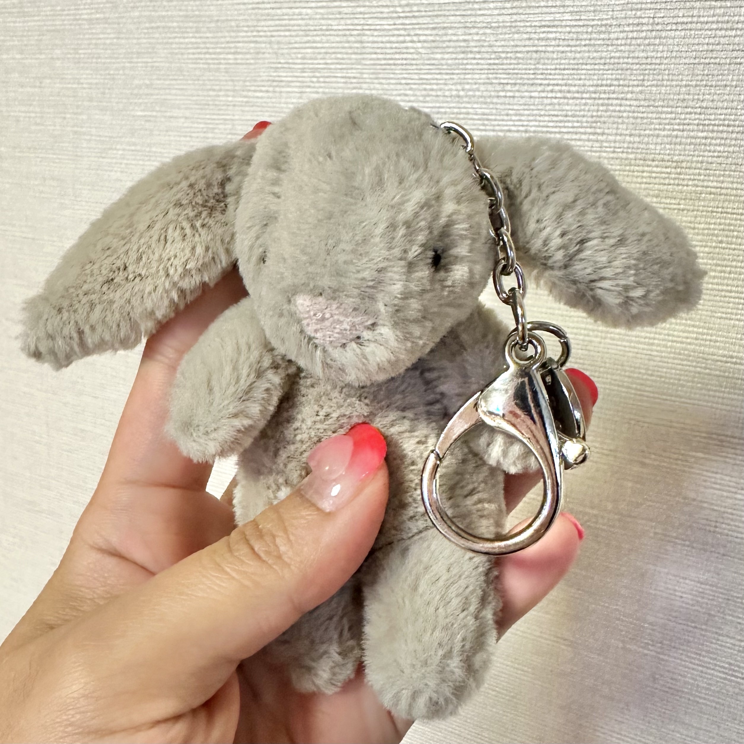 Jellycat Bashful Bunny Bag Charm Beige 착용 스타일
