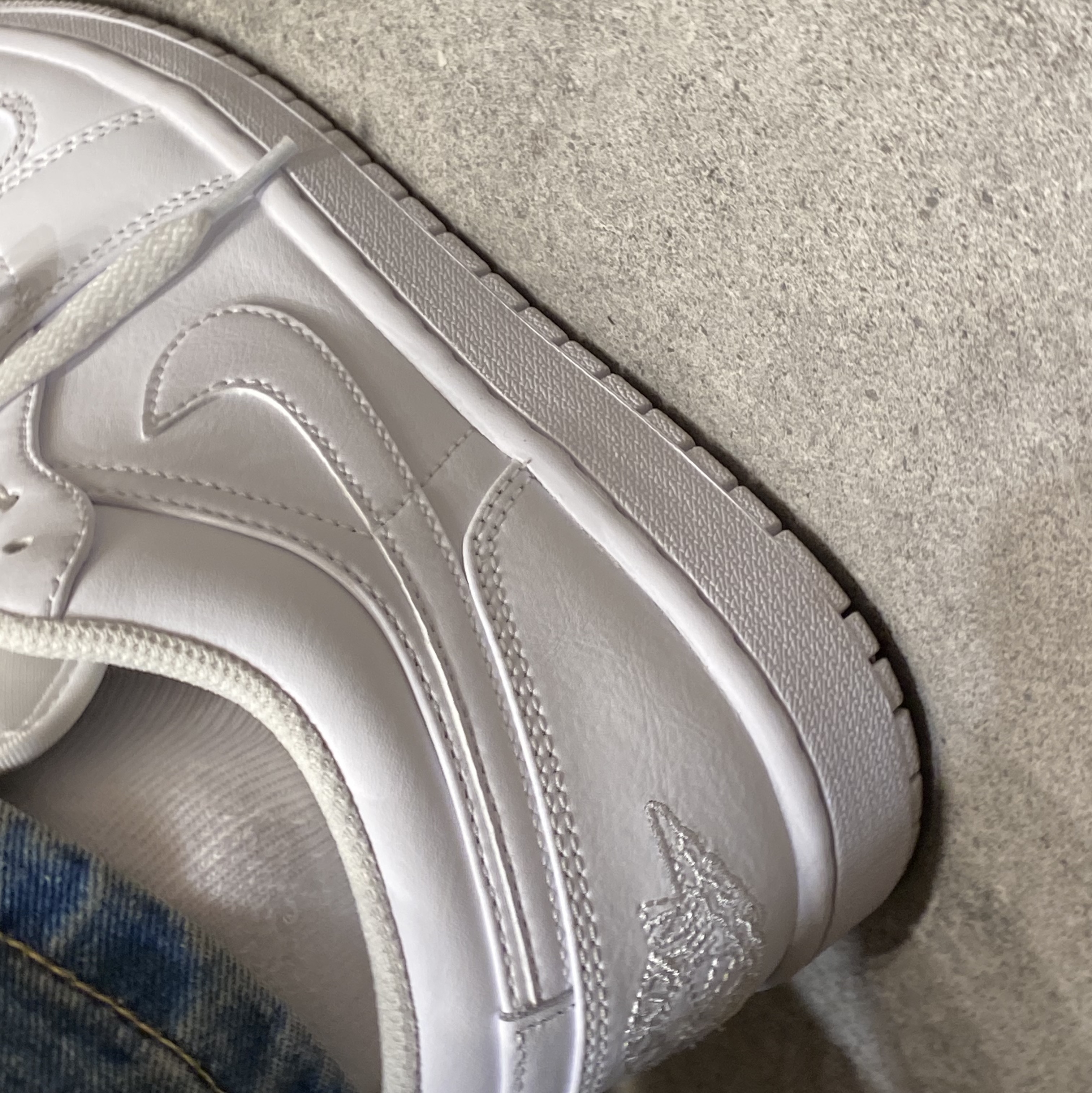 Jordan 1 Low Triple White 착용 스타일