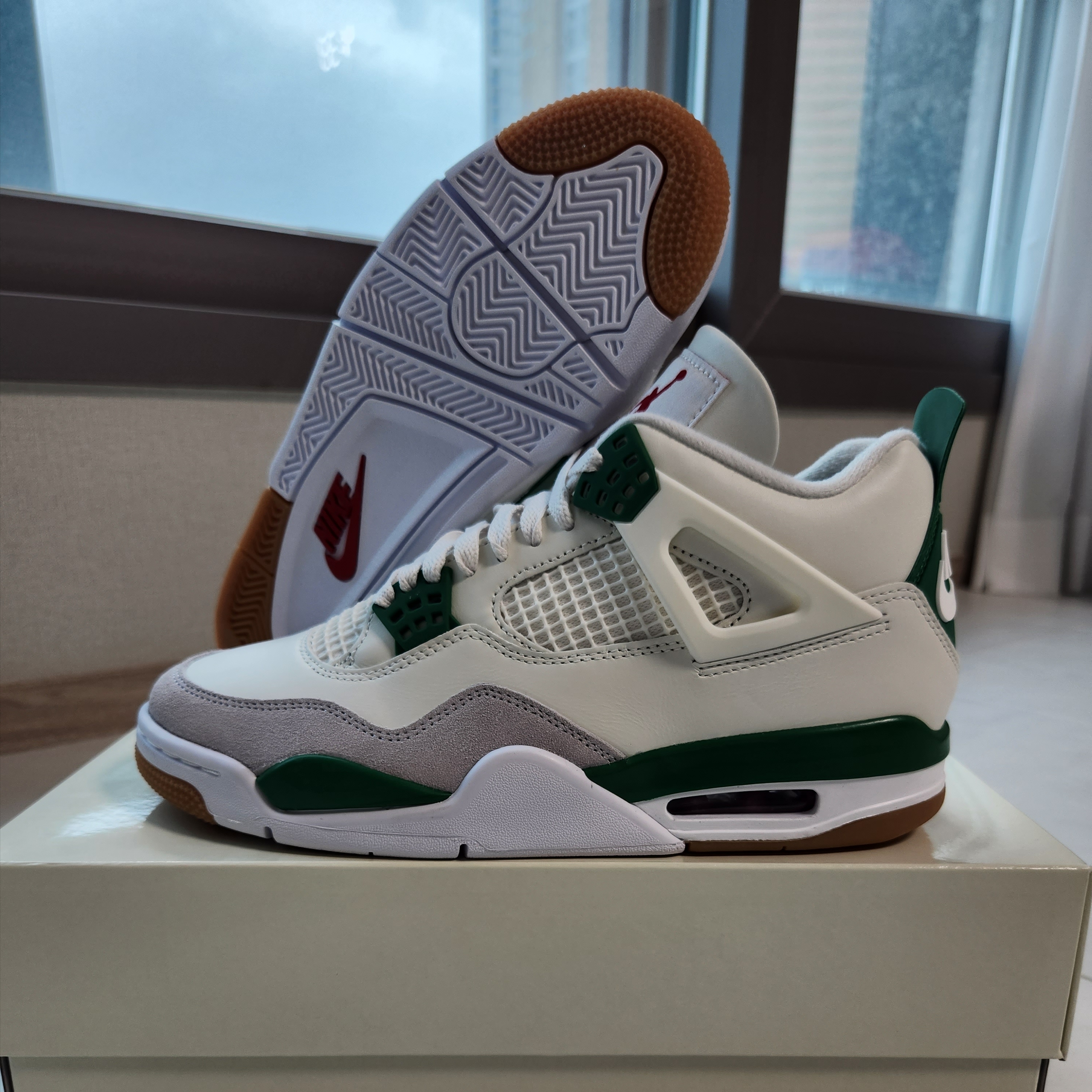 Jordan 4 x Nike SB Retro SP Pine Green 착용 스타일 - 2