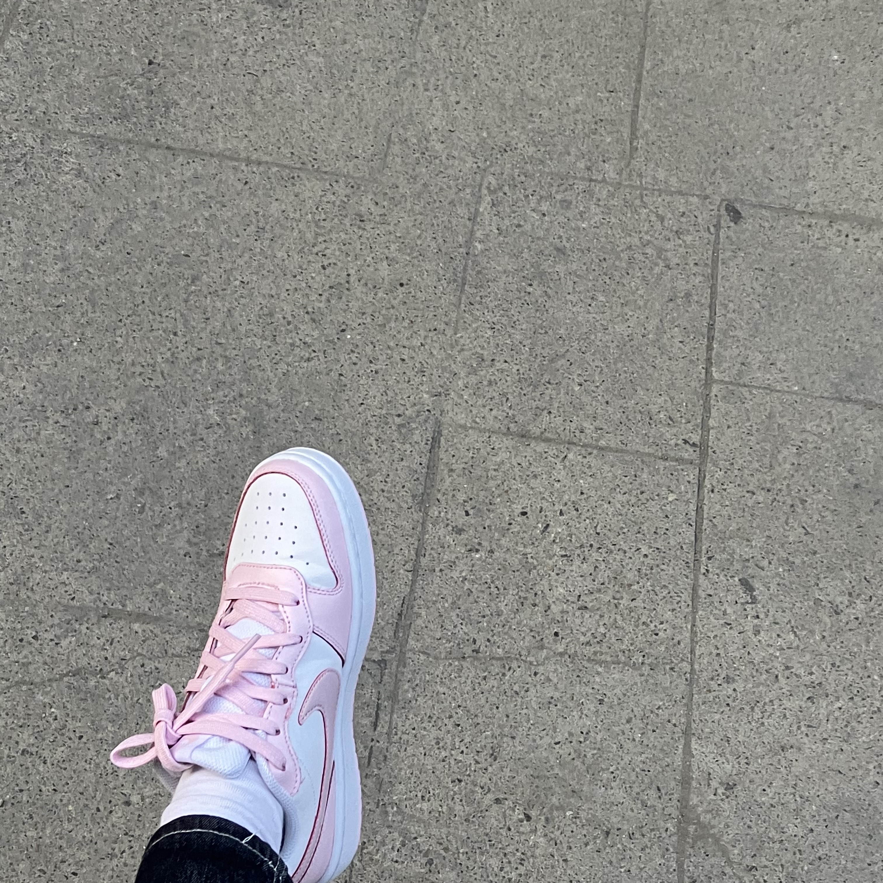 (GS) Nike Court Borough 2 SE White Pink Foam 착용 스타일