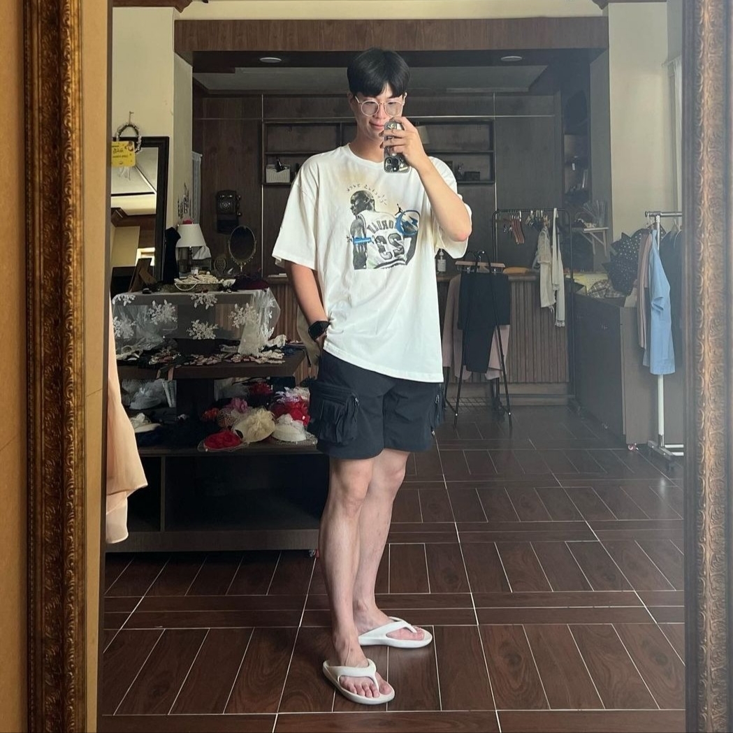 Jordan x Travis Scott x Fragment T-Shirt Sail (DJ0619-133), Nike ACG Cargo Shorts Black - Asia 착용 스타일