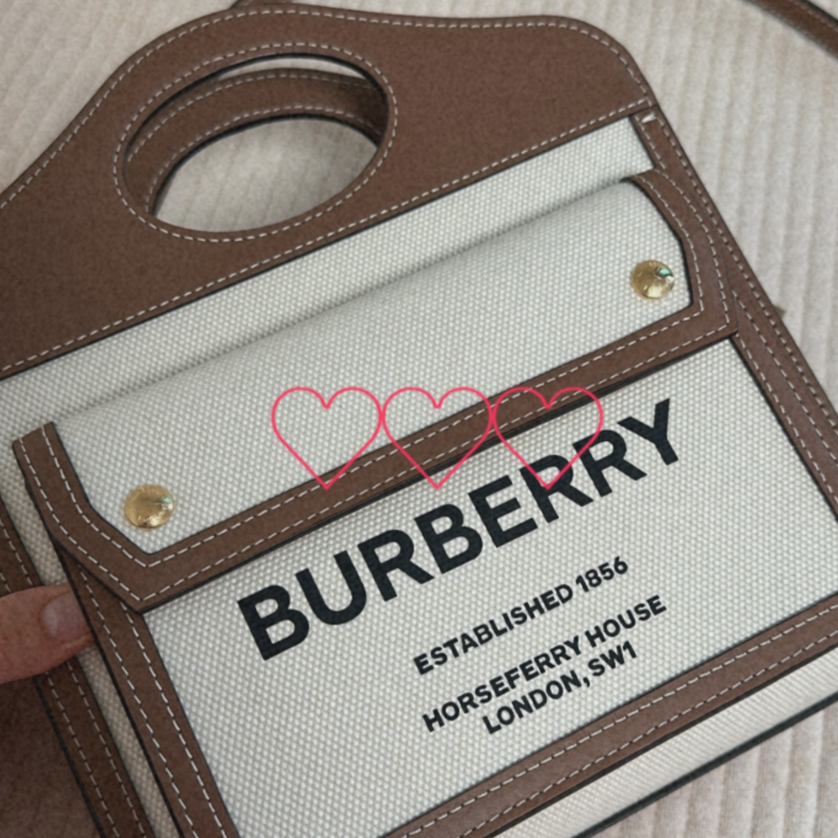Burberry Mini Two-Tone Canvas and Leather Pocket Bag Natural Malt Brown 착용 스타일