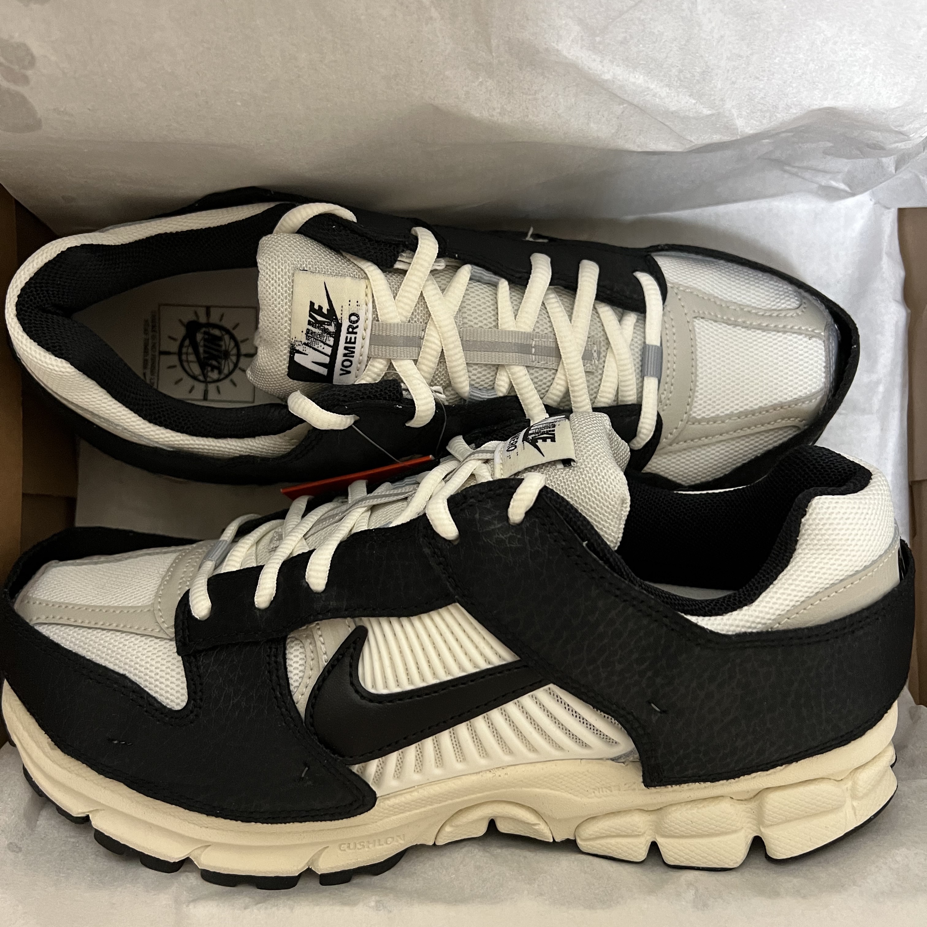 (W) Nike Zoom Vomero 5 Wolf Grey and Black 착용 스타일