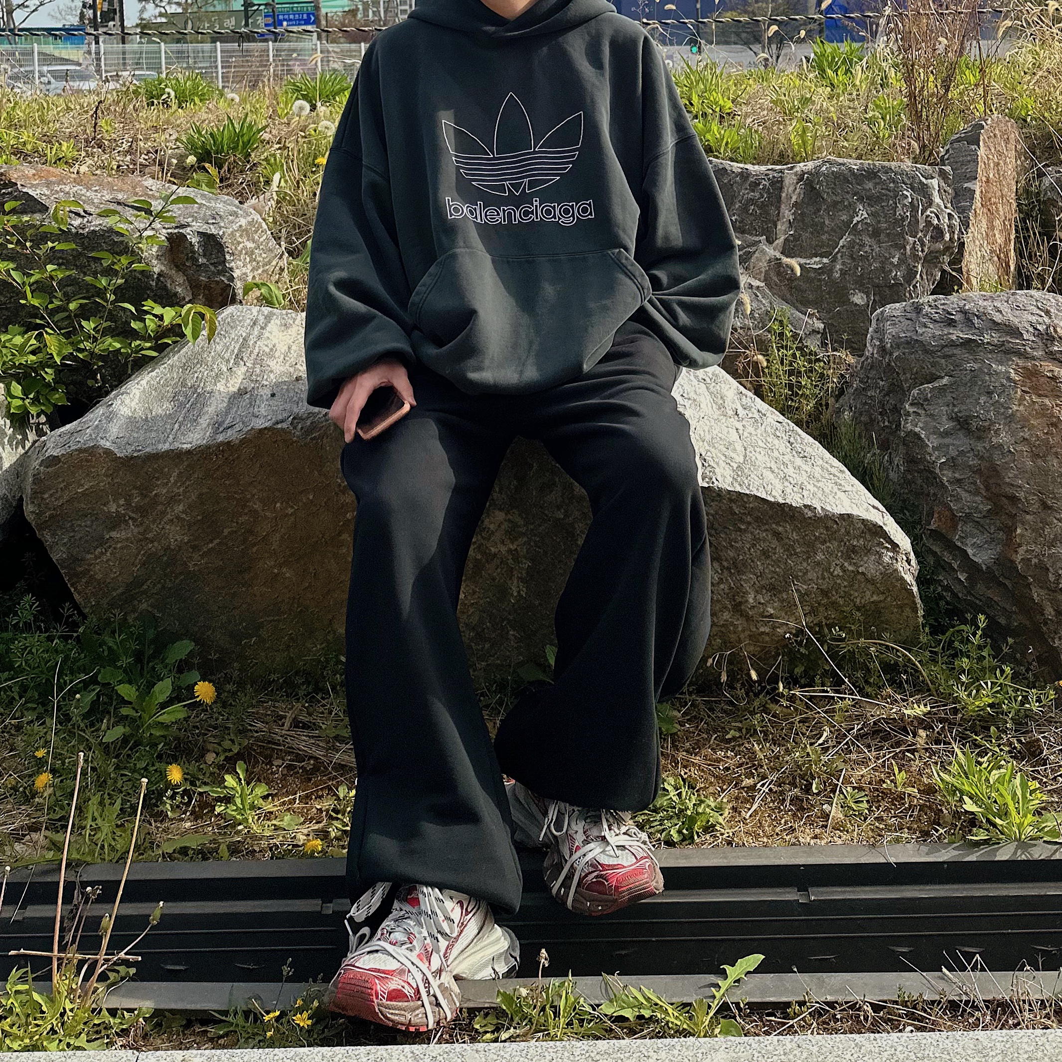 Balenciaga x Adidas Heavyweight Fleece Oversized Hoodie Green, Balenciaga 3XL Sneakers White Red 착용 스타일 - 3