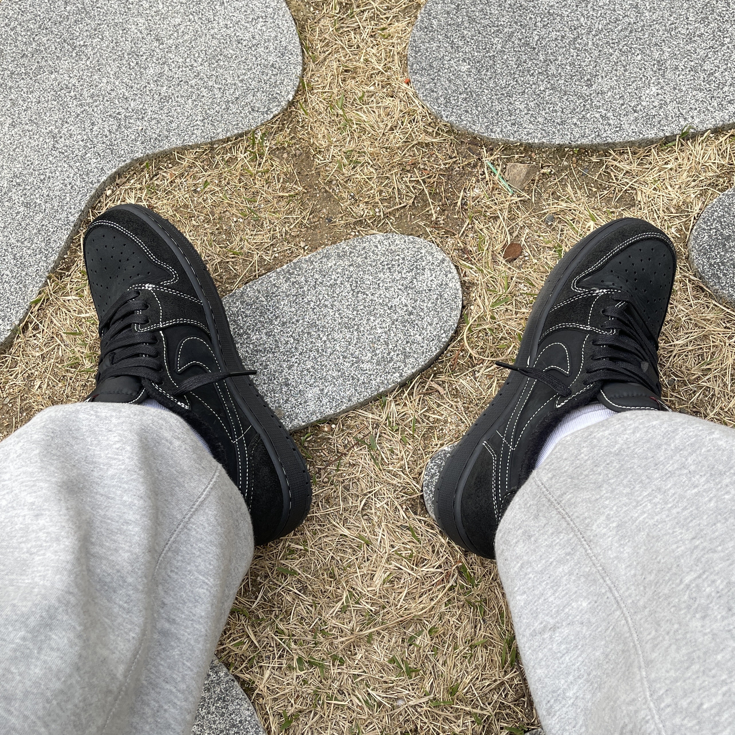 Jordan 1 x Travis Scott Retro Low OG SP Black Phantom 착용 스타일