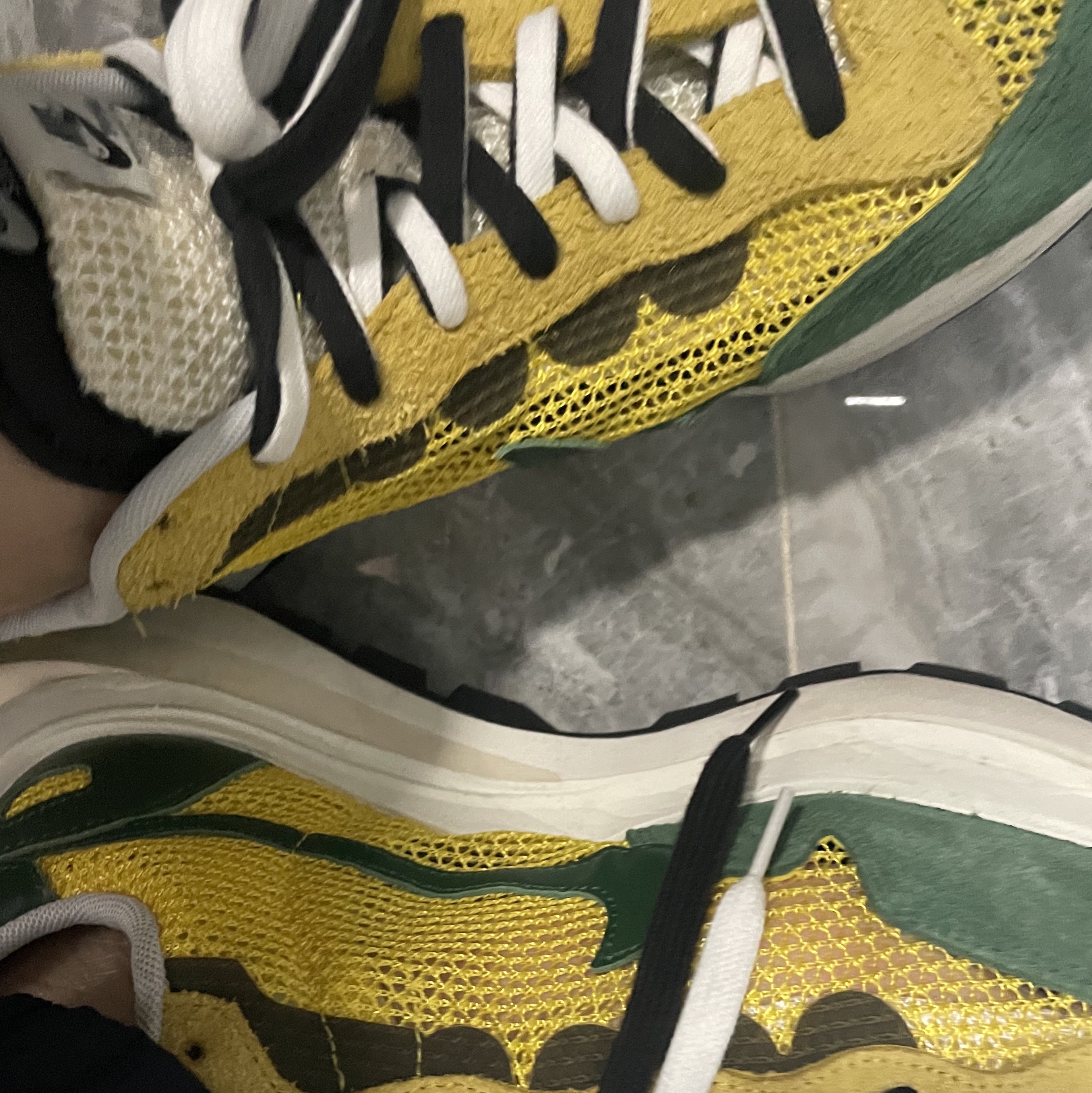 Nike x Sacai VaporWaffle Tour Yellow & Gorge Green Sail 착용 스타일