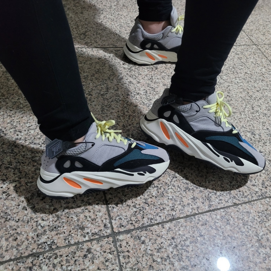 Adidas Yeezy Boost 700 Wave Runner Solid Grey 2021/2022 착용 스타일 - 1
