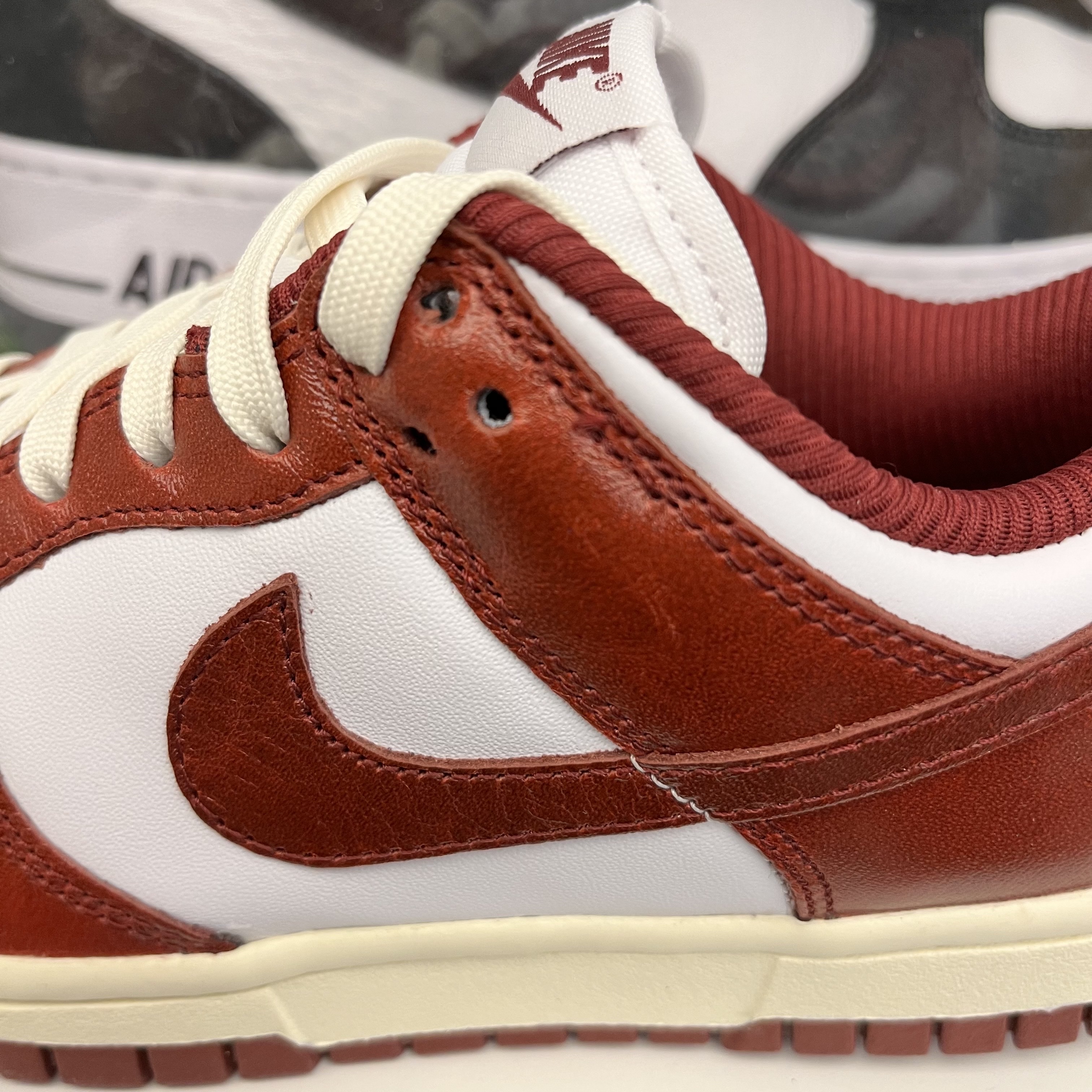 (W) Nike Dunk Low Retro PRM Team Red and White 착용 스타일