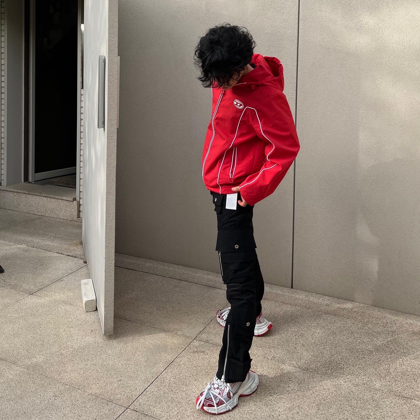 Diesel J-Hives Windbreaker with Contrast Piping Red, Balenciaga 3XL Sneakers White Red 착용 스타일 - 3