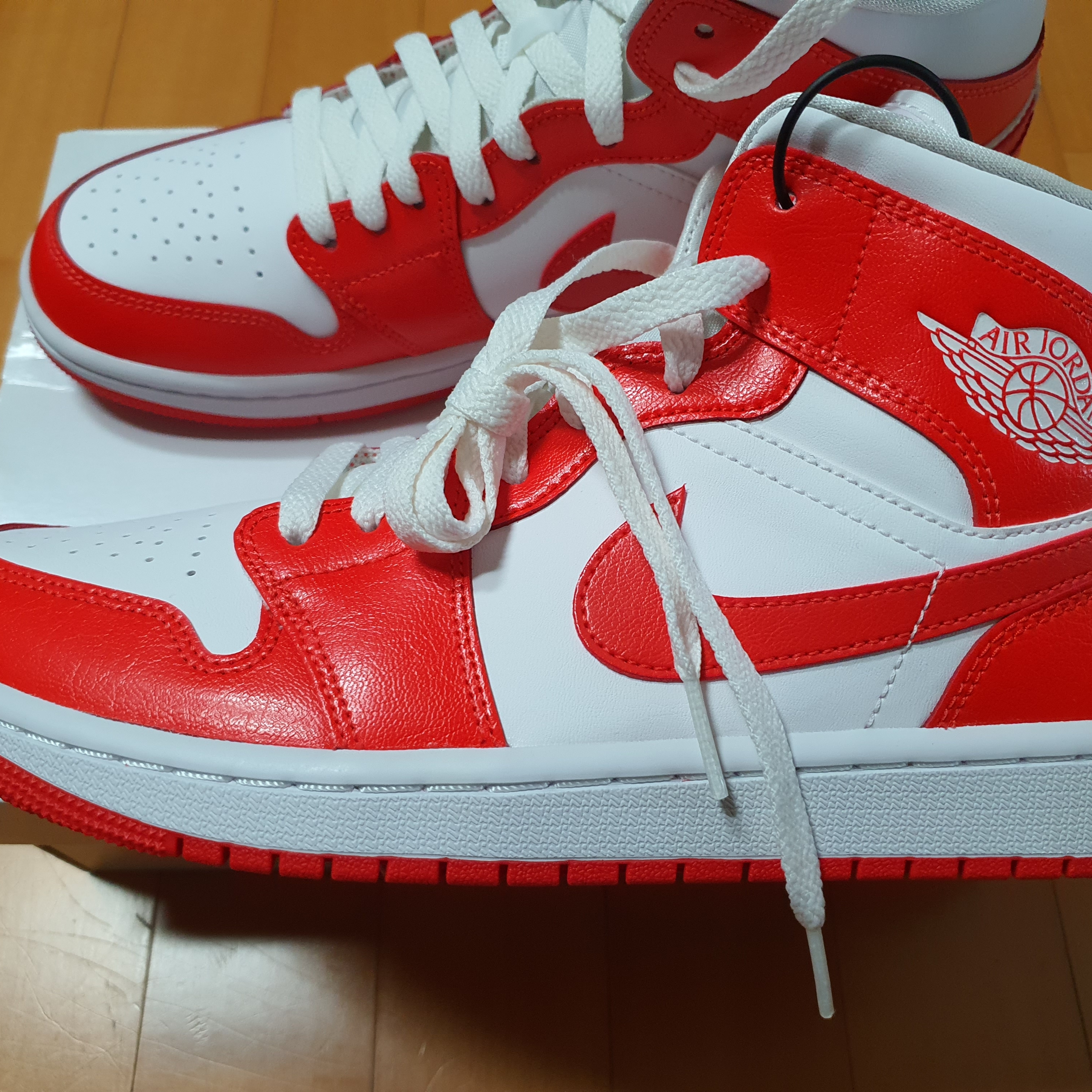 (W) Jordan 1 Mid Habanero Red 착용 스타일 - 2