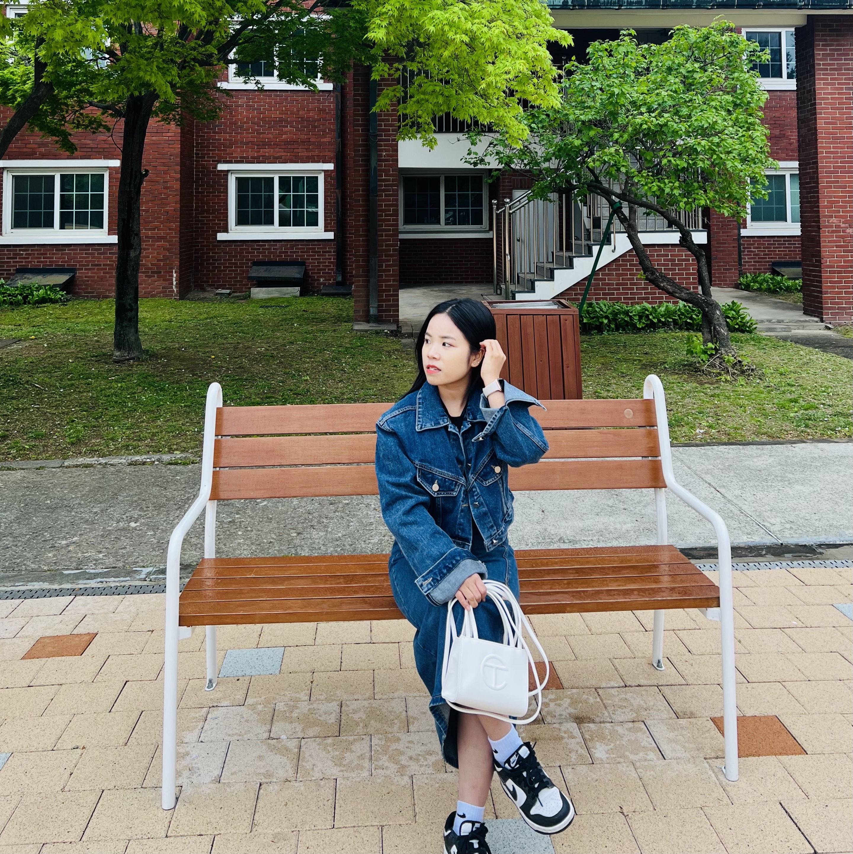 Telfar Small Shopping Bag White, (GS) Nike Dunk Low Black 착용 스타일 - 3