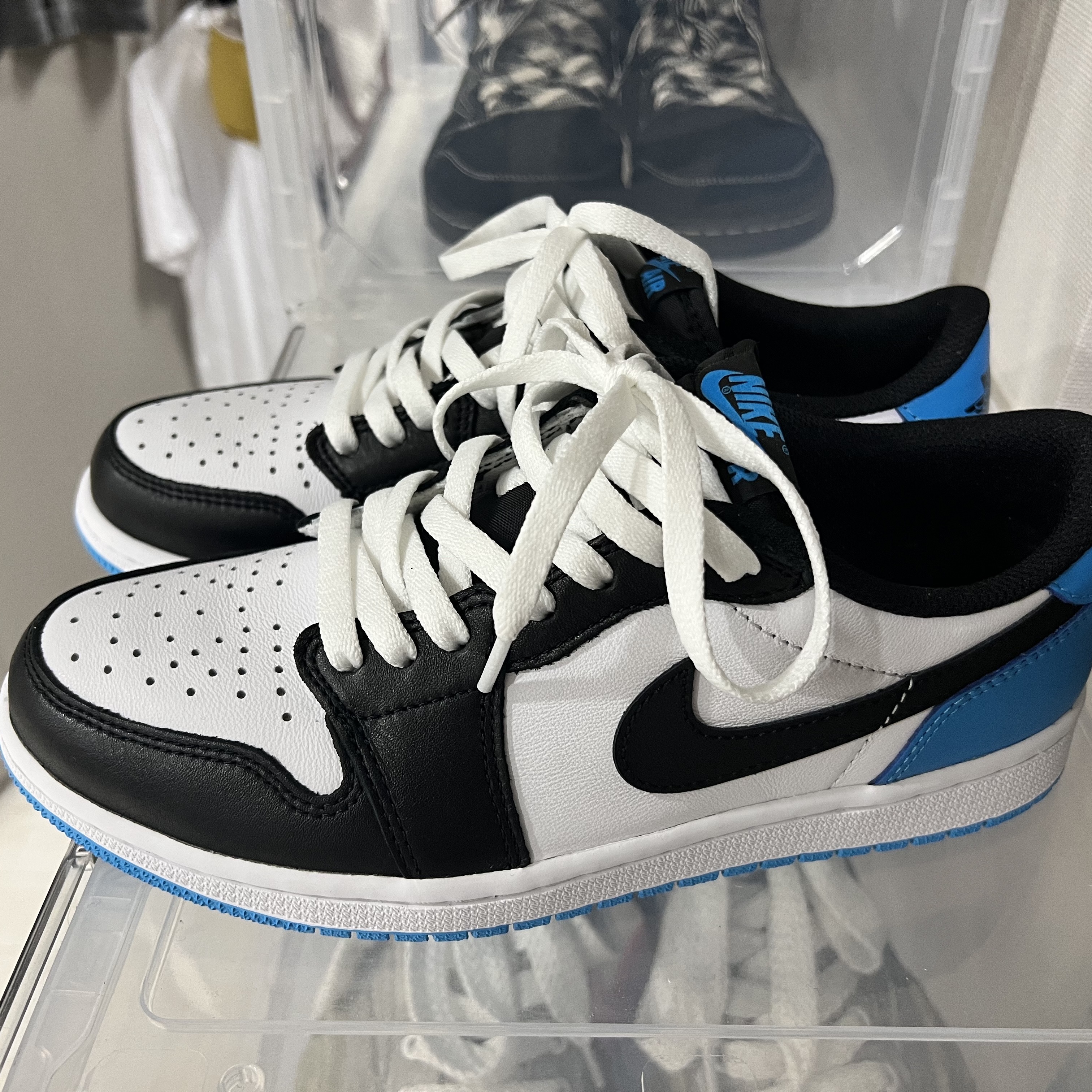 Jordan 1 Retro Low OG Black and Dark Powder Blue, Jordan 1 x Travis Scott Retro Low OG SP Black Phantom 착용 스타일