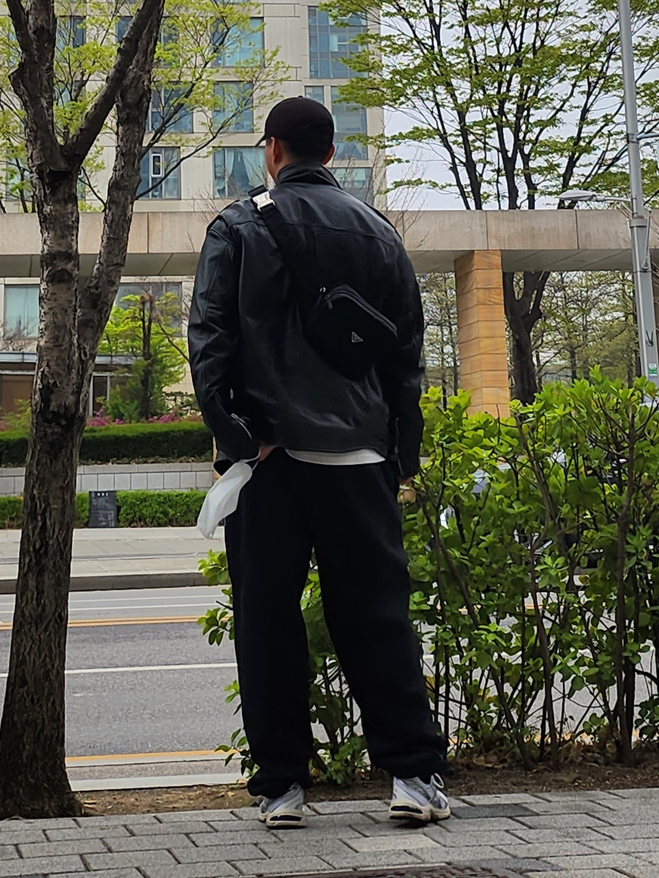 (W) Asics Gel-1130 White Midnight, Nike x Stussy NRG Washed Fleece Pants Black (DO5296-010) 착용 스타일 - 2