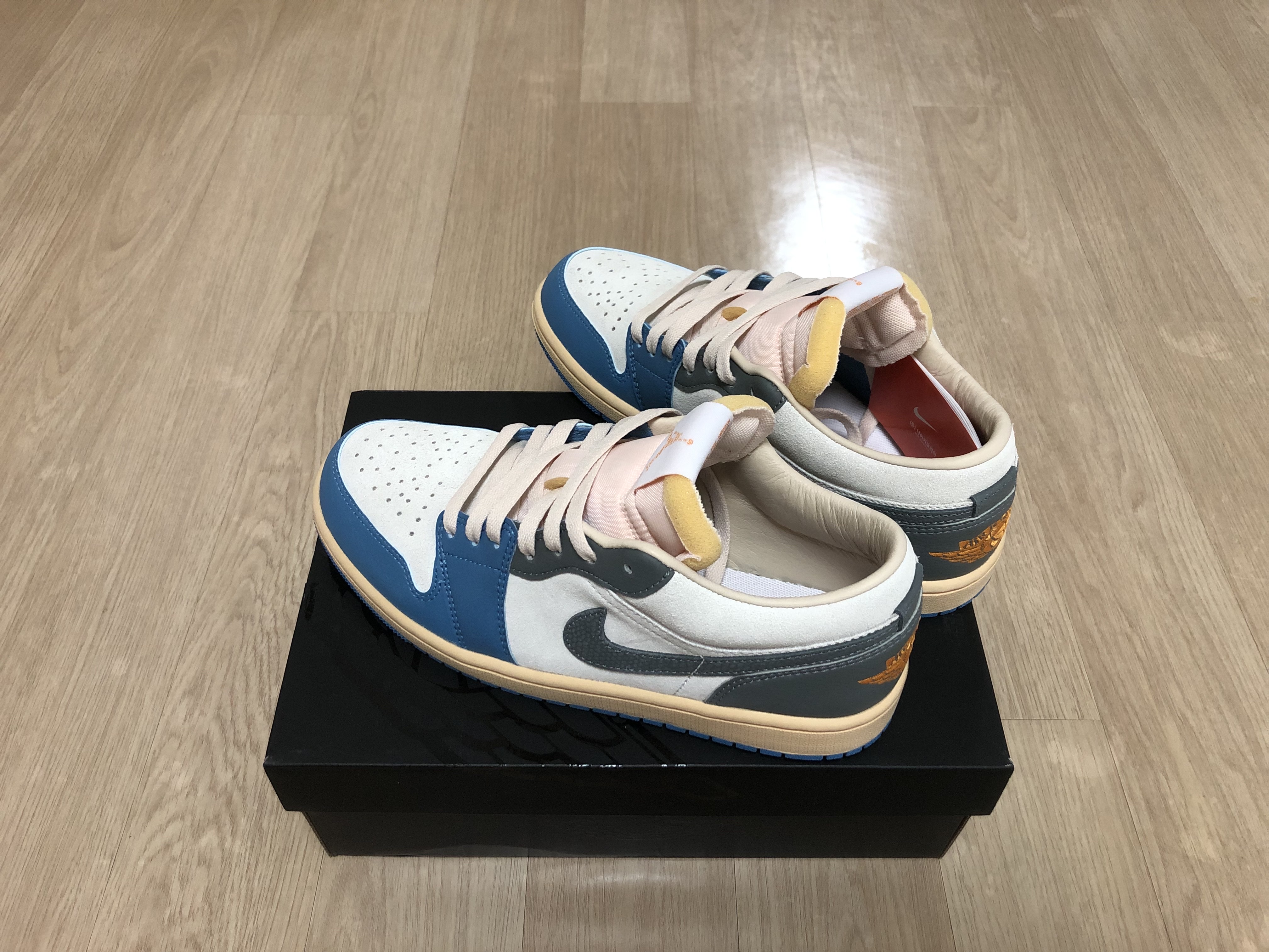 Jordan 1 Low SE Tokyo 96 착용 스타일 - 2