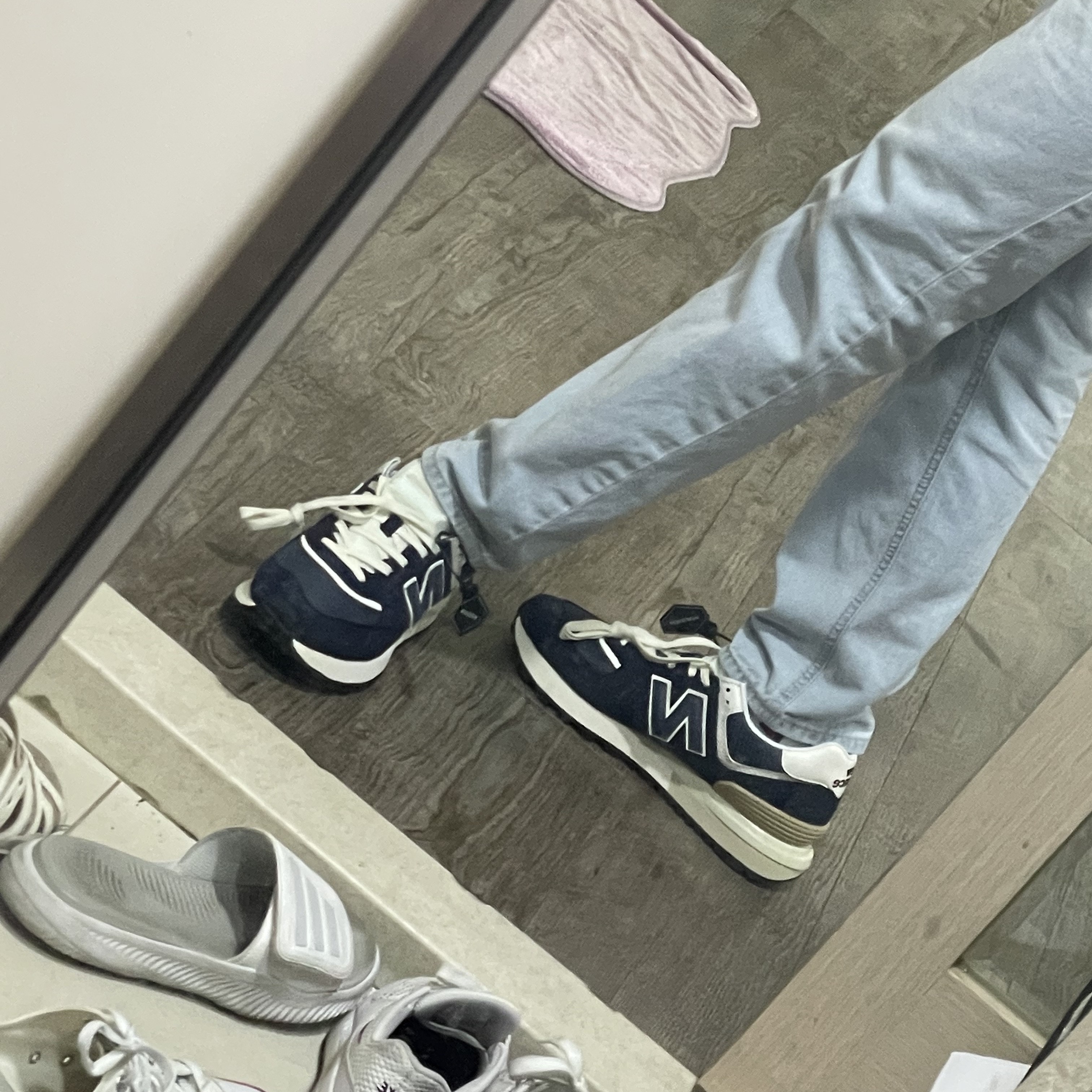 New Balance 574 Legacy Navy 착용 스타일 - 3
