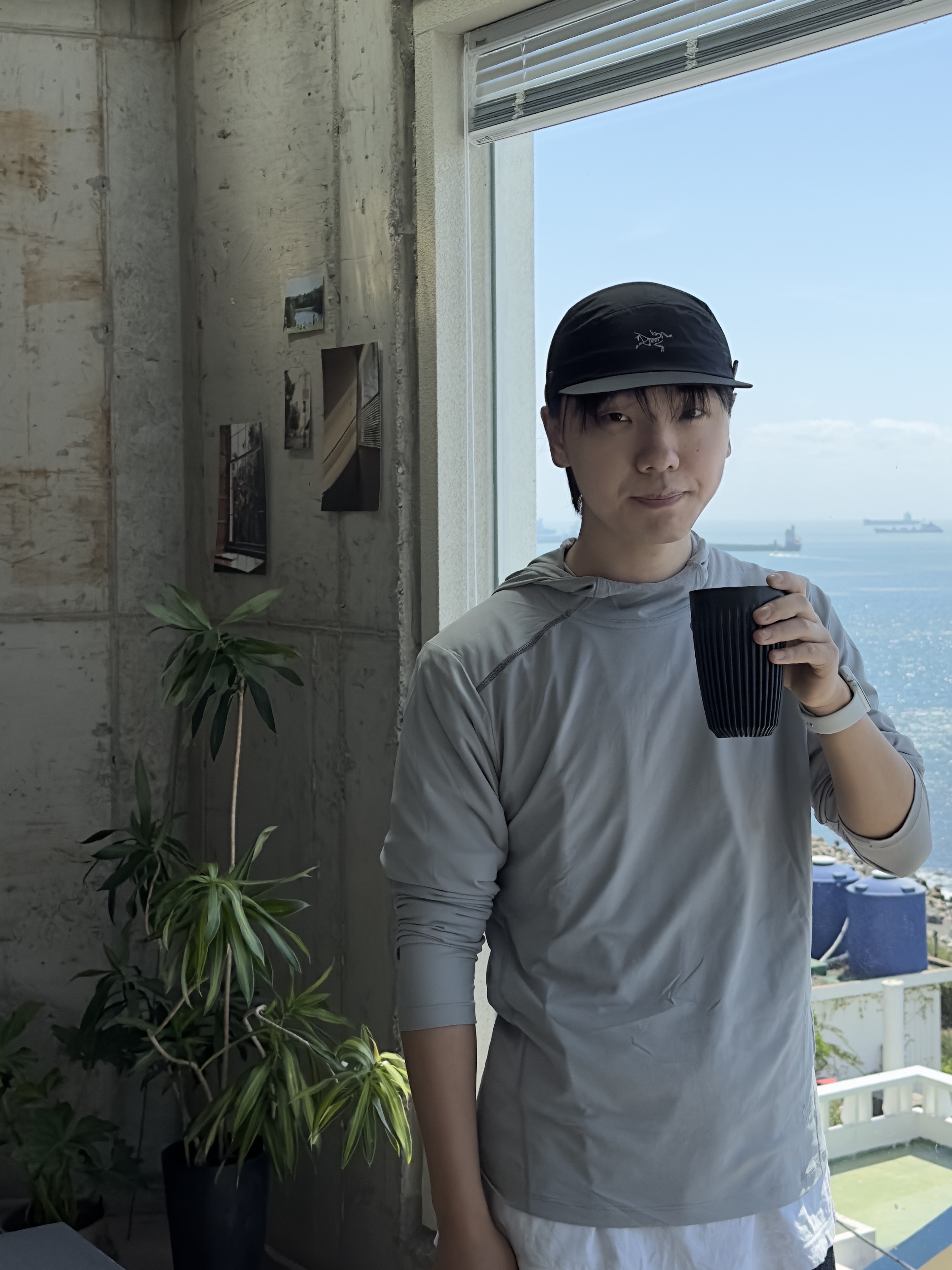 Arc'teryx Norvan Cap Black, Apple Watch SE 44mm GPS Silver Aluminum Case with Sport Band White (Korean Ver.) 착용 스타일 - 1
