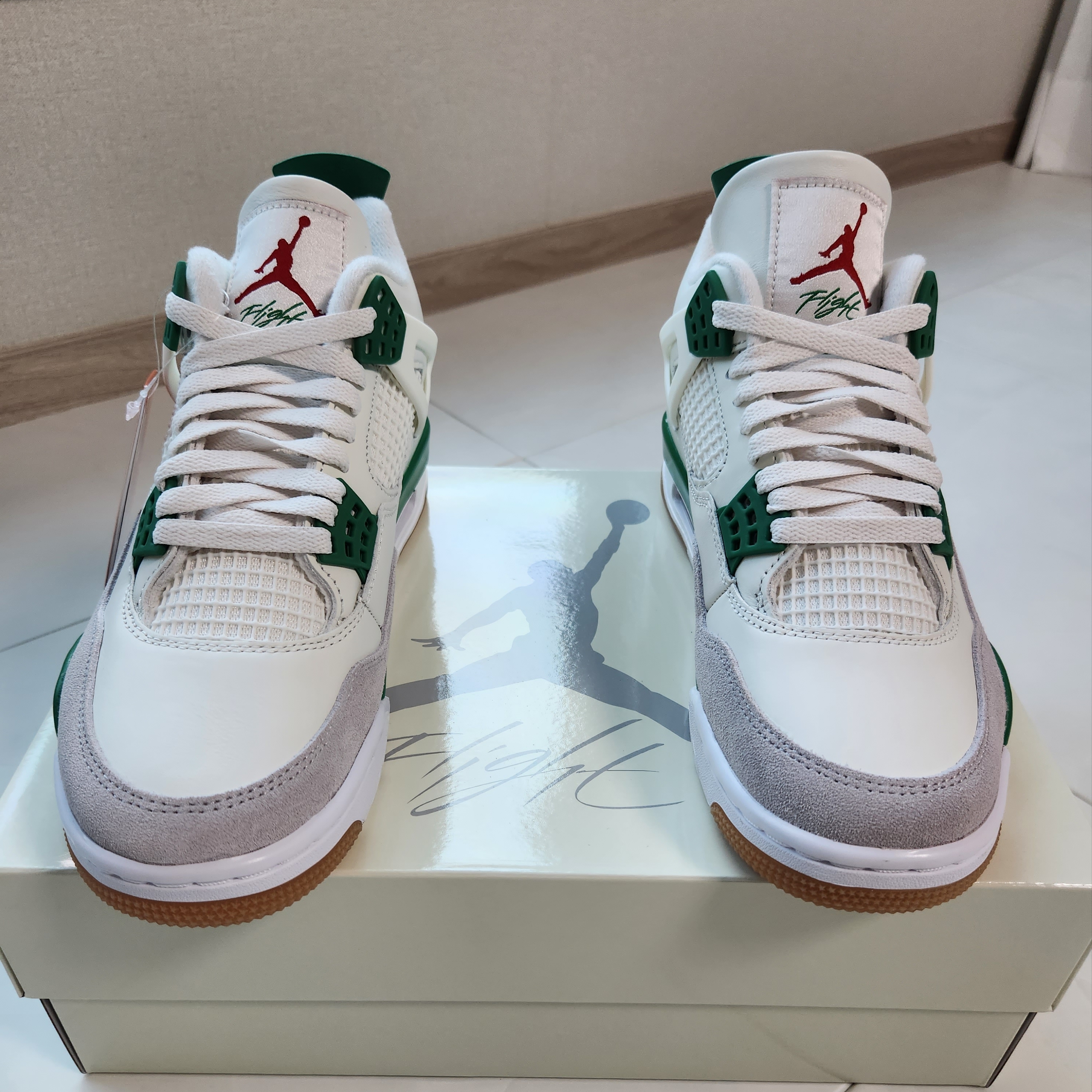 Jordan 4 x Nike SB Retro SP Pine Green 착용 스타일 - 1