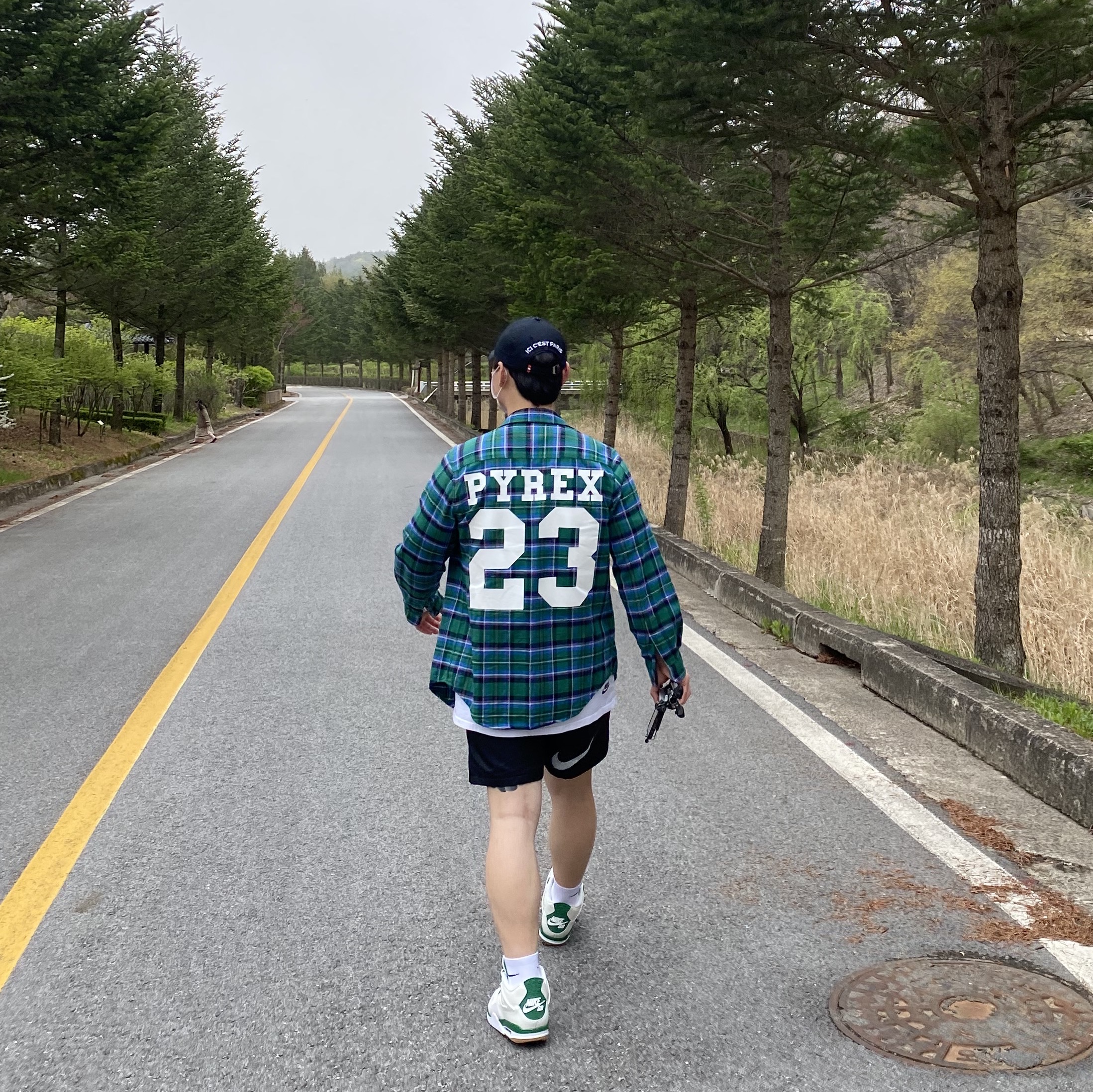 Jordan 4 x Nike SB Retro SP Pine Green 착용 스타일