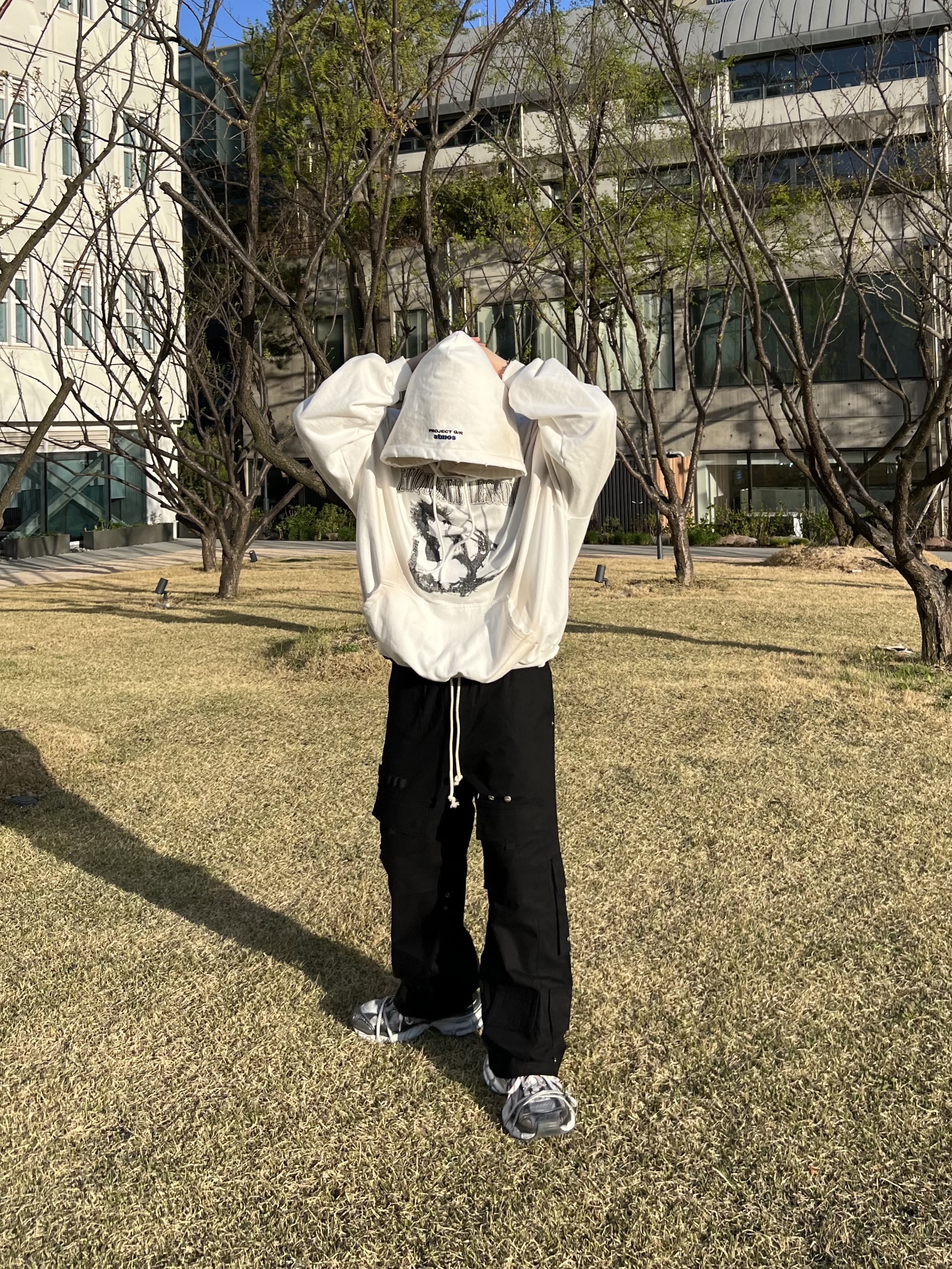 Project G/R x Atmos Etiquette Lesson Vintage Washed Hoodie White, Balenciaga 3XL Sneakers Grey White Red 착용 스타일 - 1
