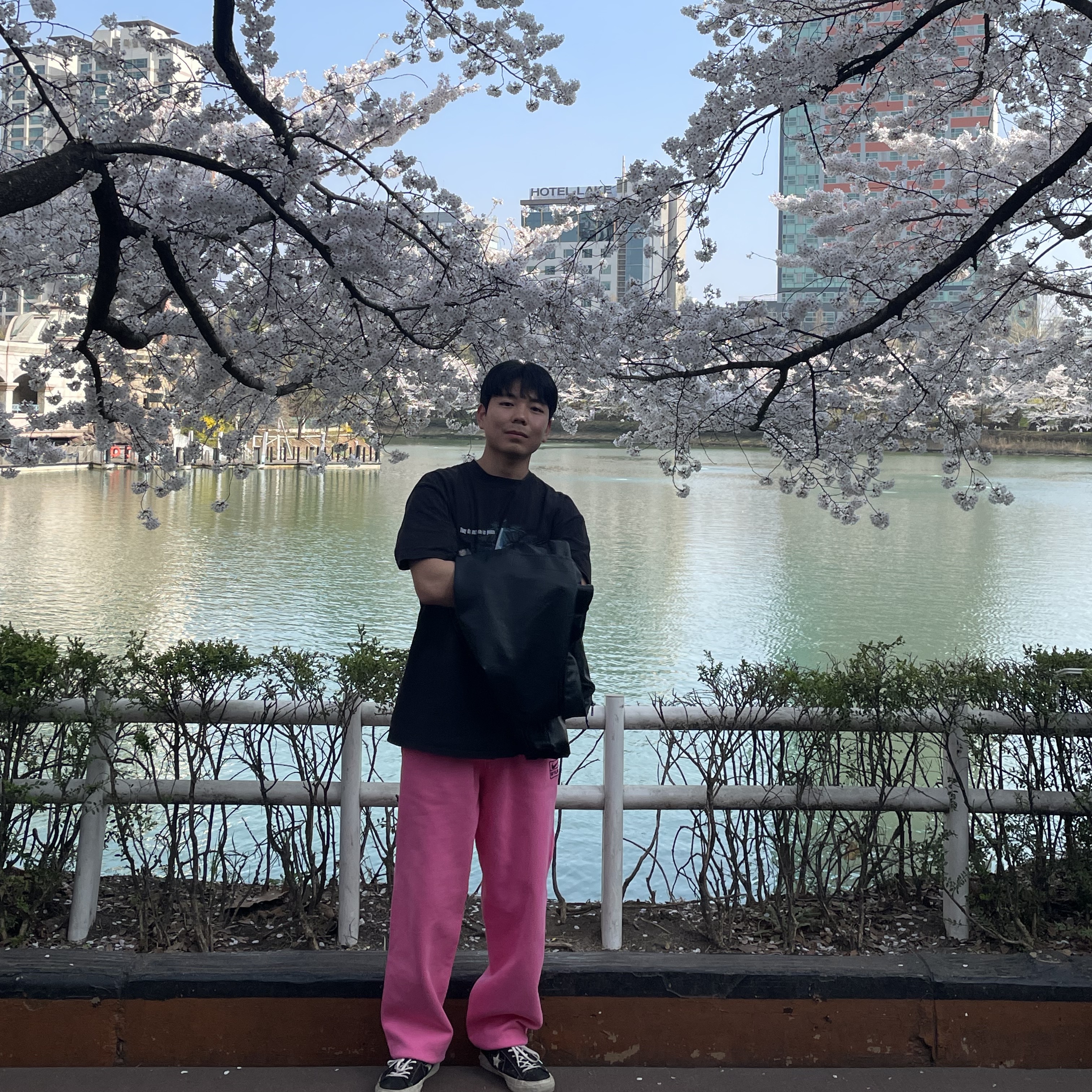 Nike x Stussy NRG Washed Fleece Pants Lotus PInk (DO5296-670) 착용 스타일 - 3