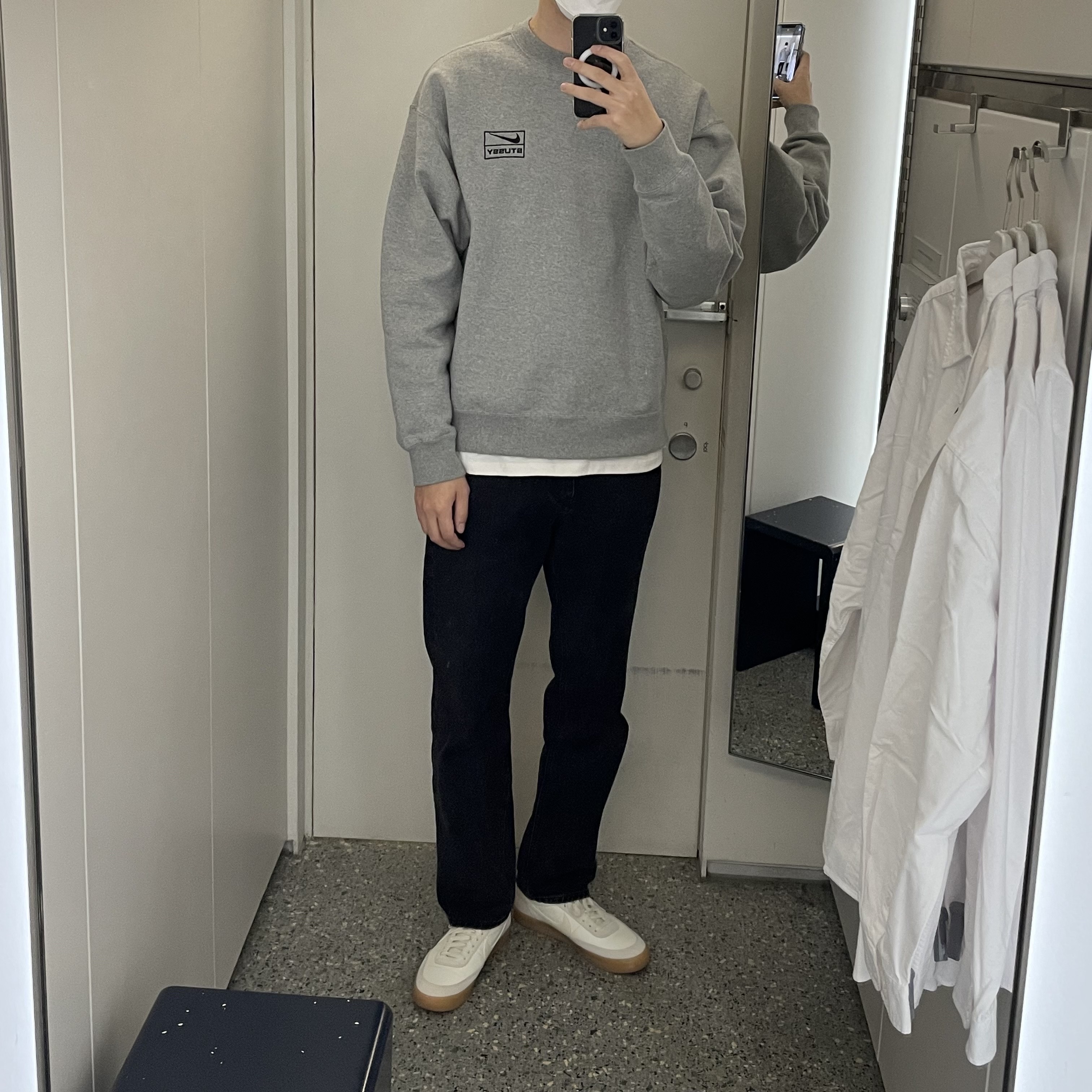 Nike x Stussy NRG Fleece Crewneck Dark Grey Heather (DO9337-063), Nike Killshot 2 Leather Sail Gum 착용 스타일