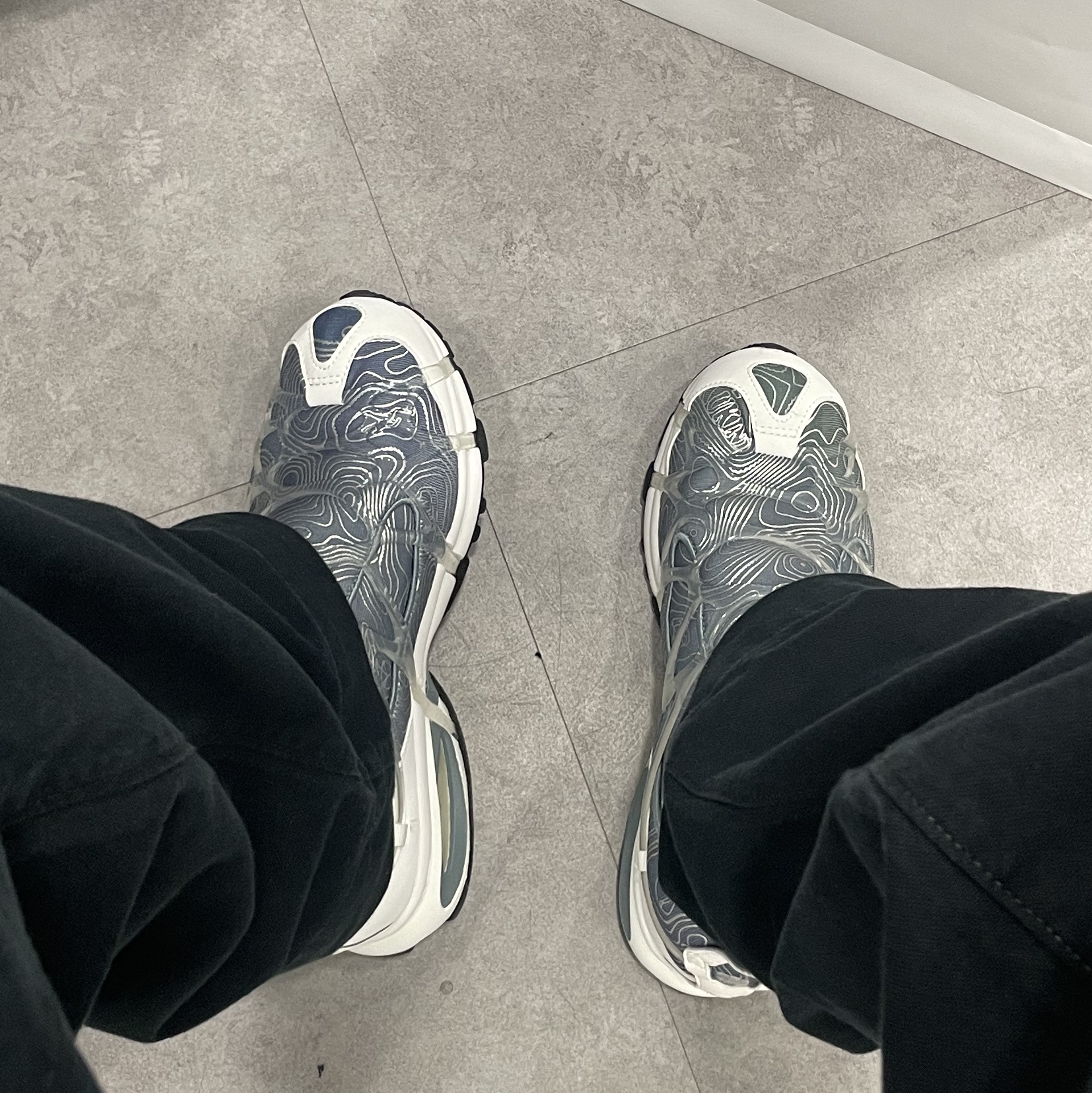 Nike Air Kukini SE Summit White and Aviator Grey 착용 스타일 - 3