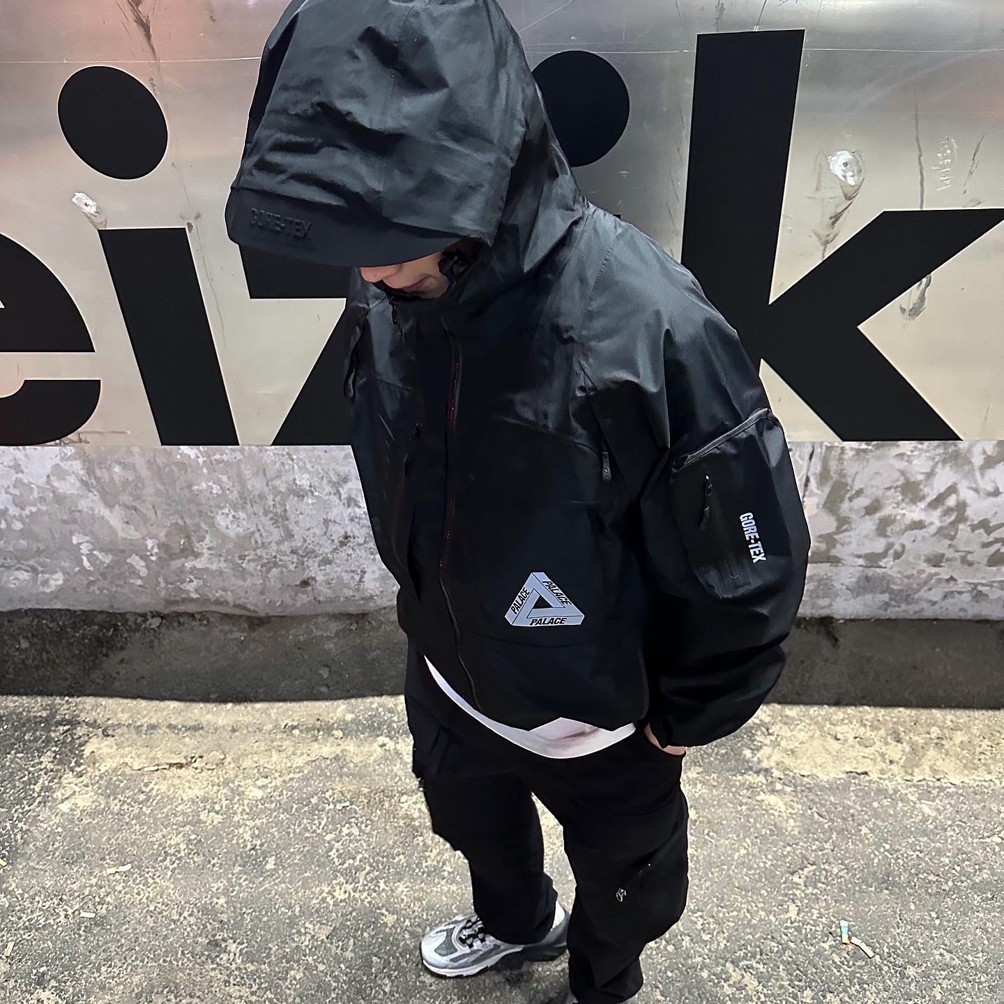 Palace Gore-Tex Cargo Jacket Black - 23SS, Salomon Speedverse PRG Silver Frost Grey Lunar Rock 착용 스타일 - 2