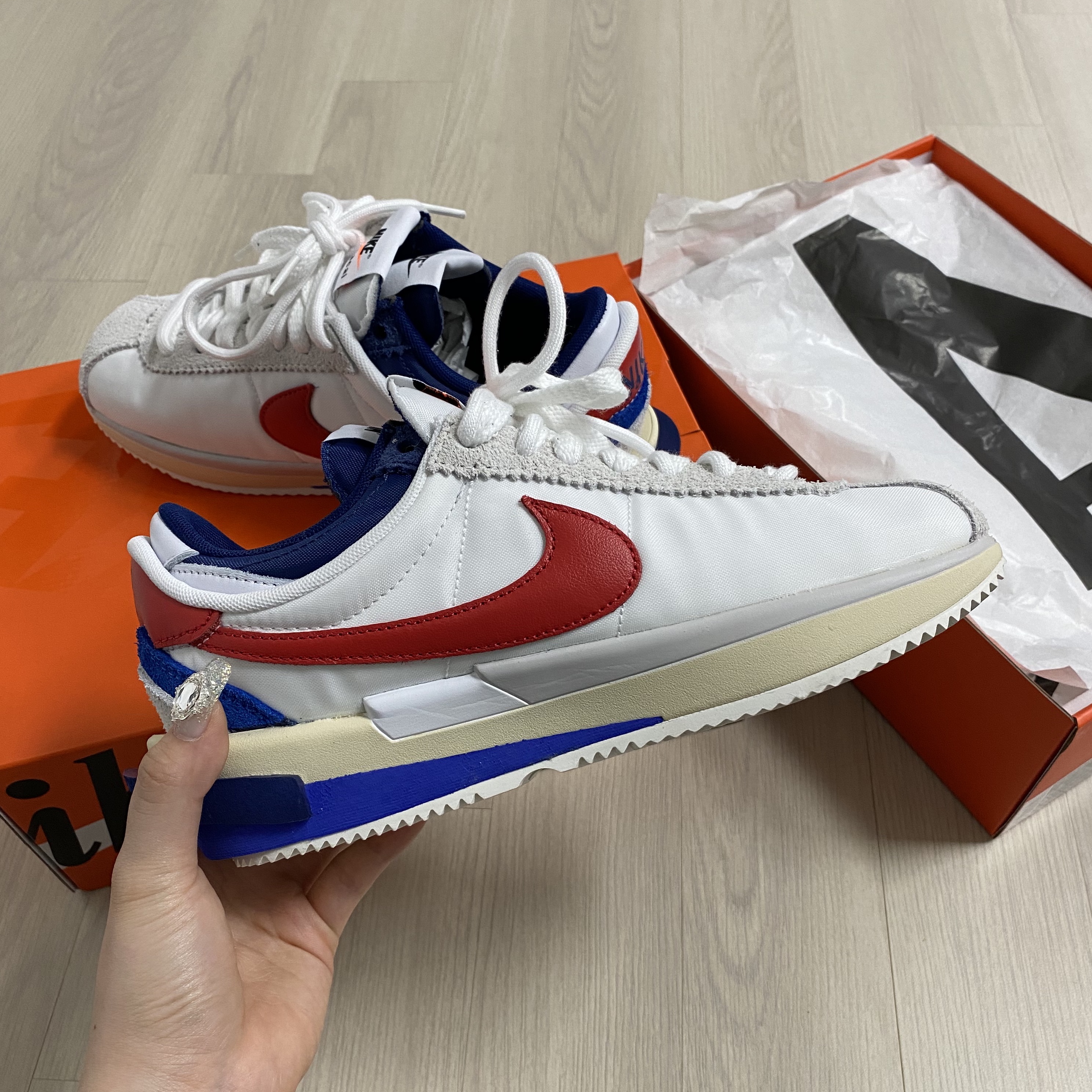 Nike x Sacai Zoom Cortez SP White and University Red 착용 스타일