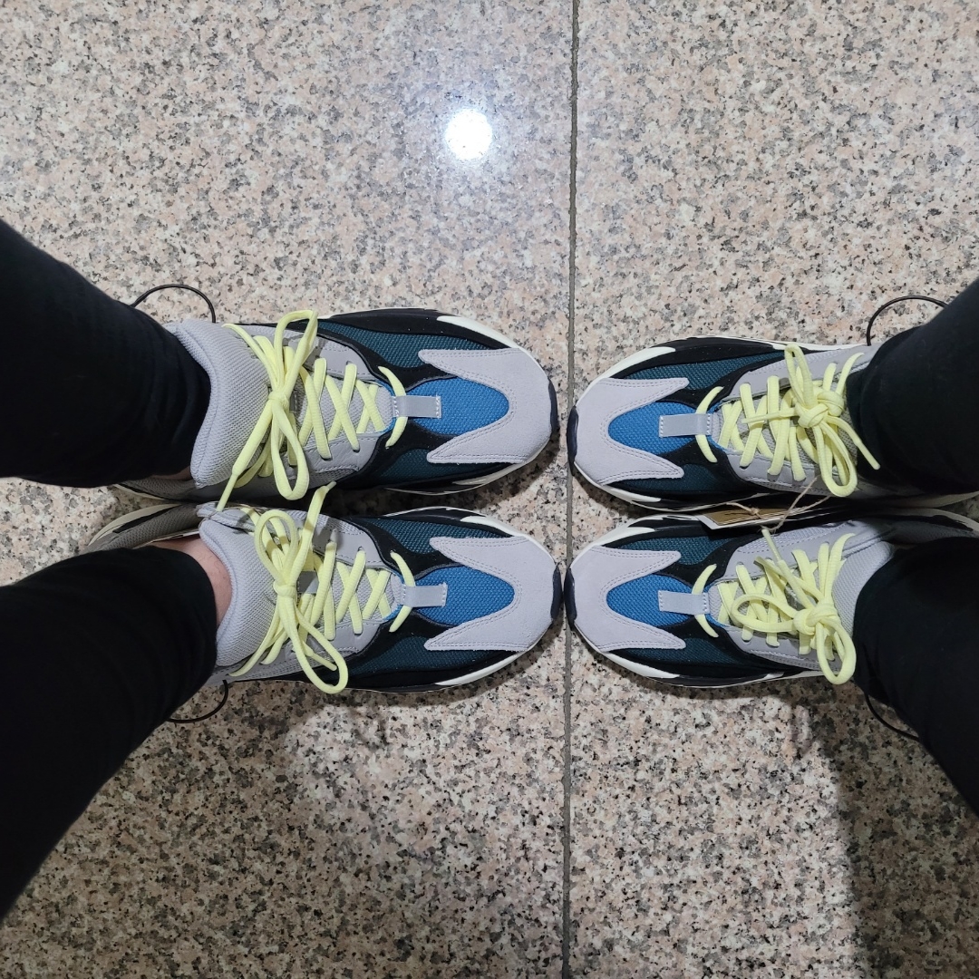 Adidas Yeezy Boost 700 Wave Runner Solid Grey 2021/2022 착용 스타일 - 2