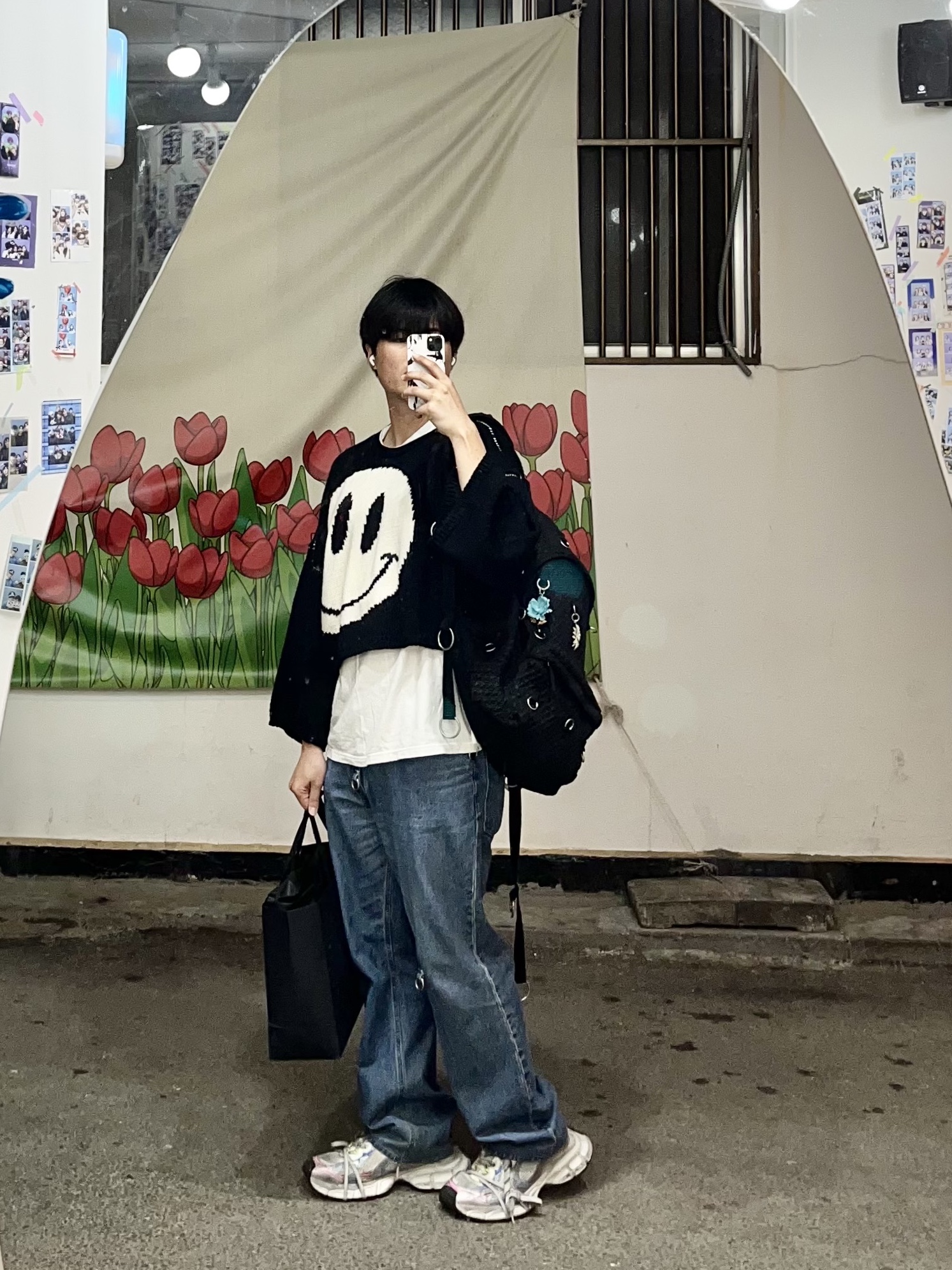 Balenciaga 3XL Sneakers White Red Blue 착용 스타일