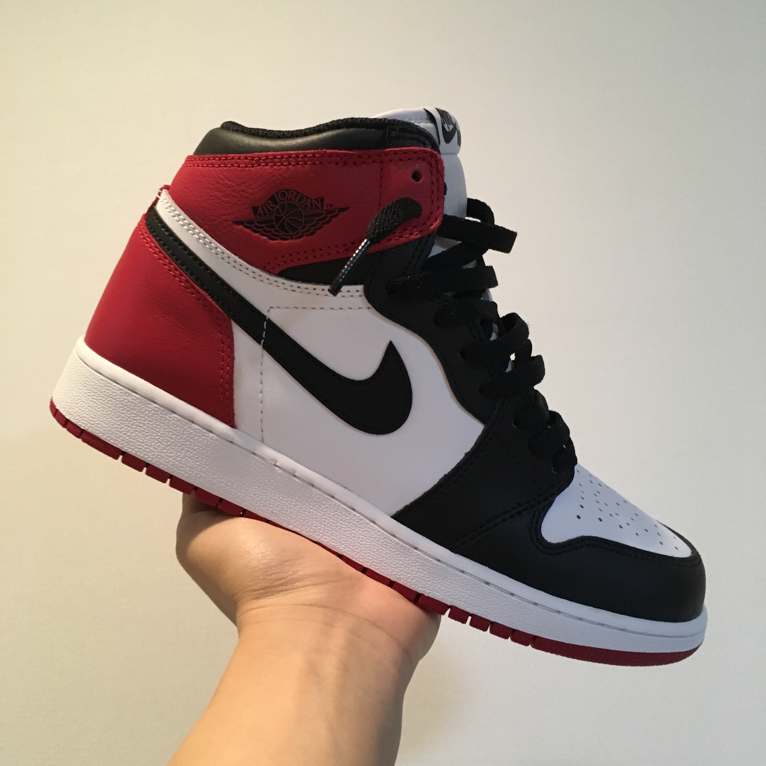 Jordan 1 Retro High OG Black Toe 2016, (GS) Jordan 1 Retro High OG Black Toe 2016 착용 스타일