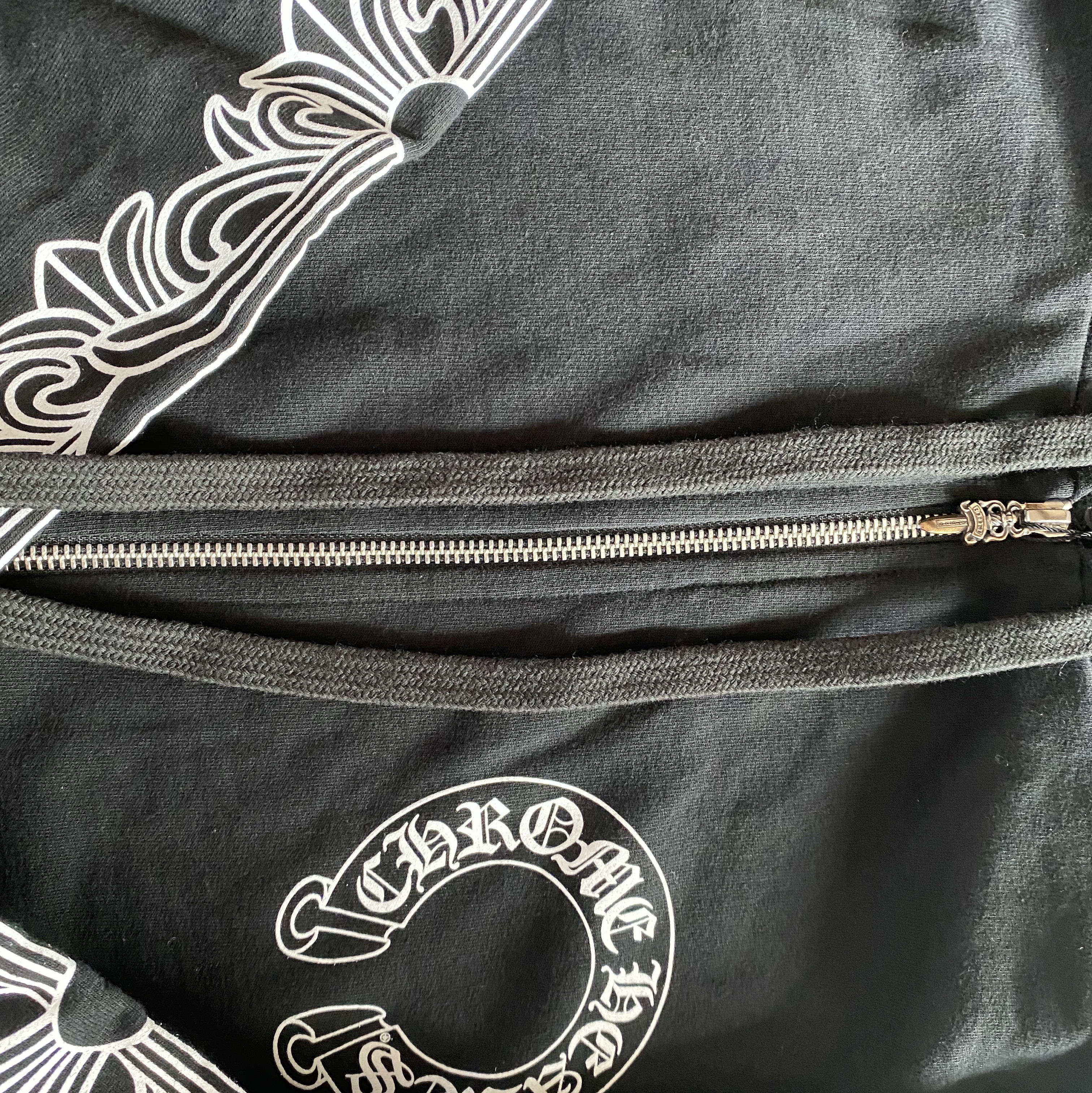 Chrome Hearts Horseshoe Floral Fuck You Logo Heavyweight Zip-Up Hoodie Black 착용 스타일