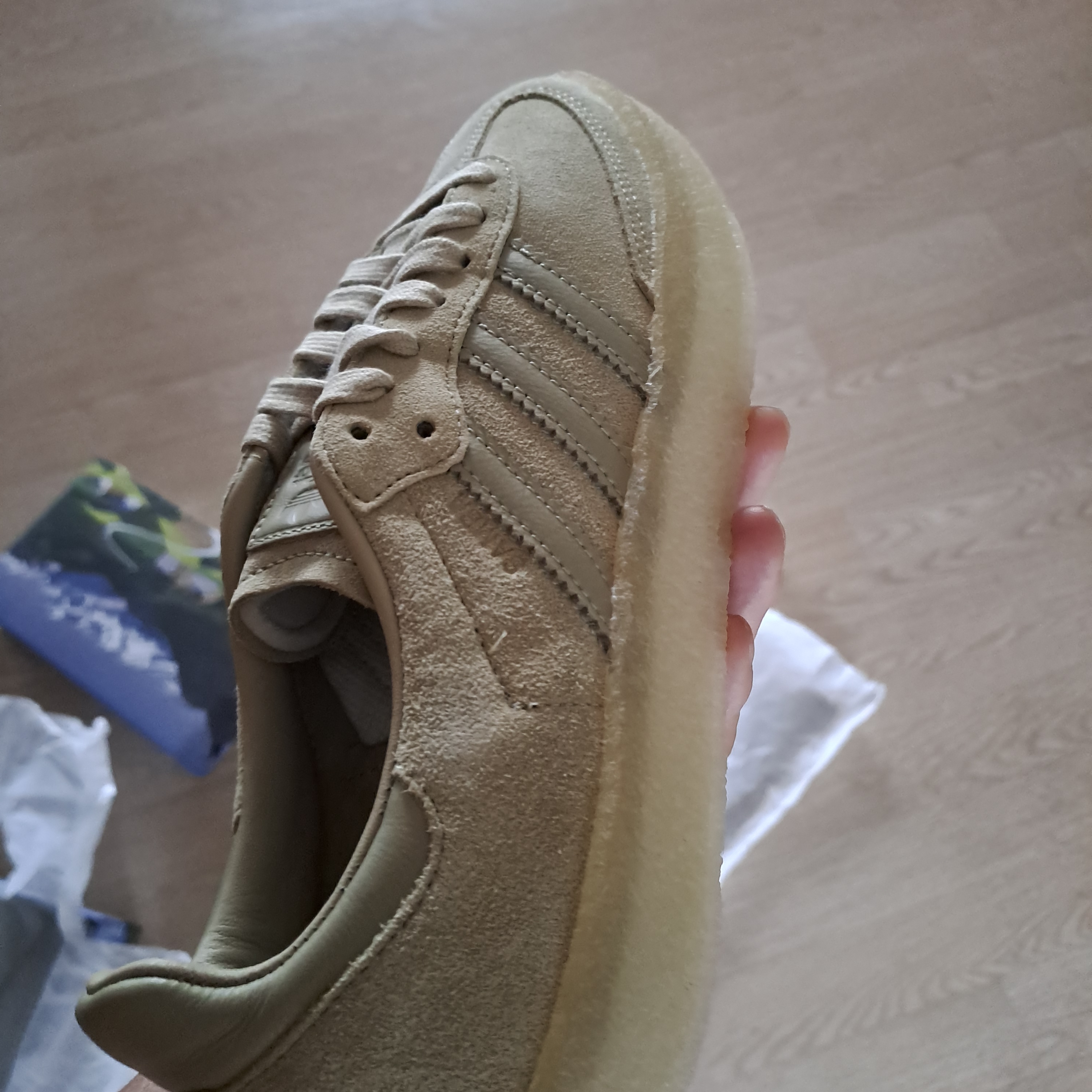 Adidas x Clarks x Ronnie Fieg 8th Street Samba Savannah 착용 스타일 - 2