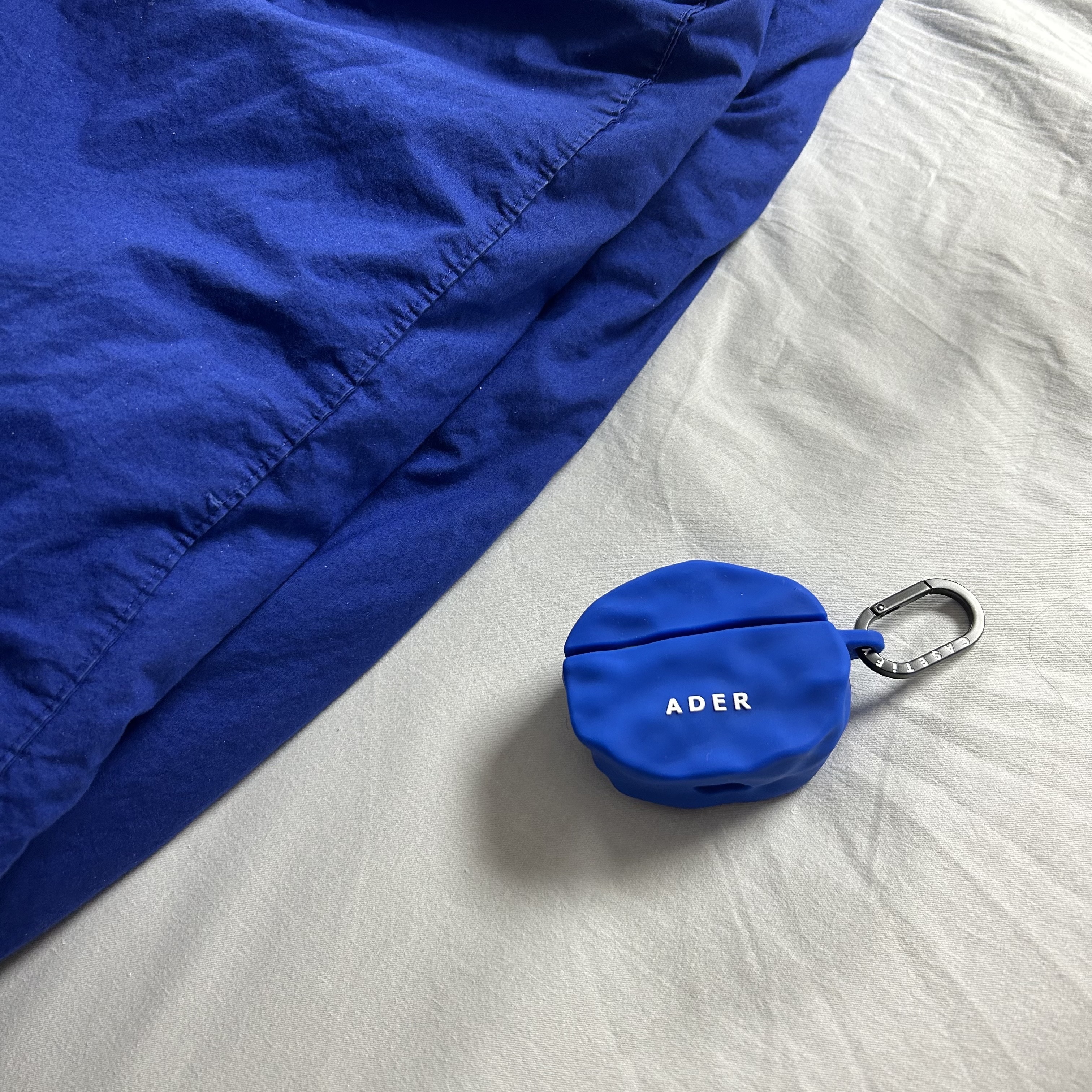 Casetify x Ader Error Wavy Collectable AirPods Pro 1st/2nd gen Case Blue 착용 스타일