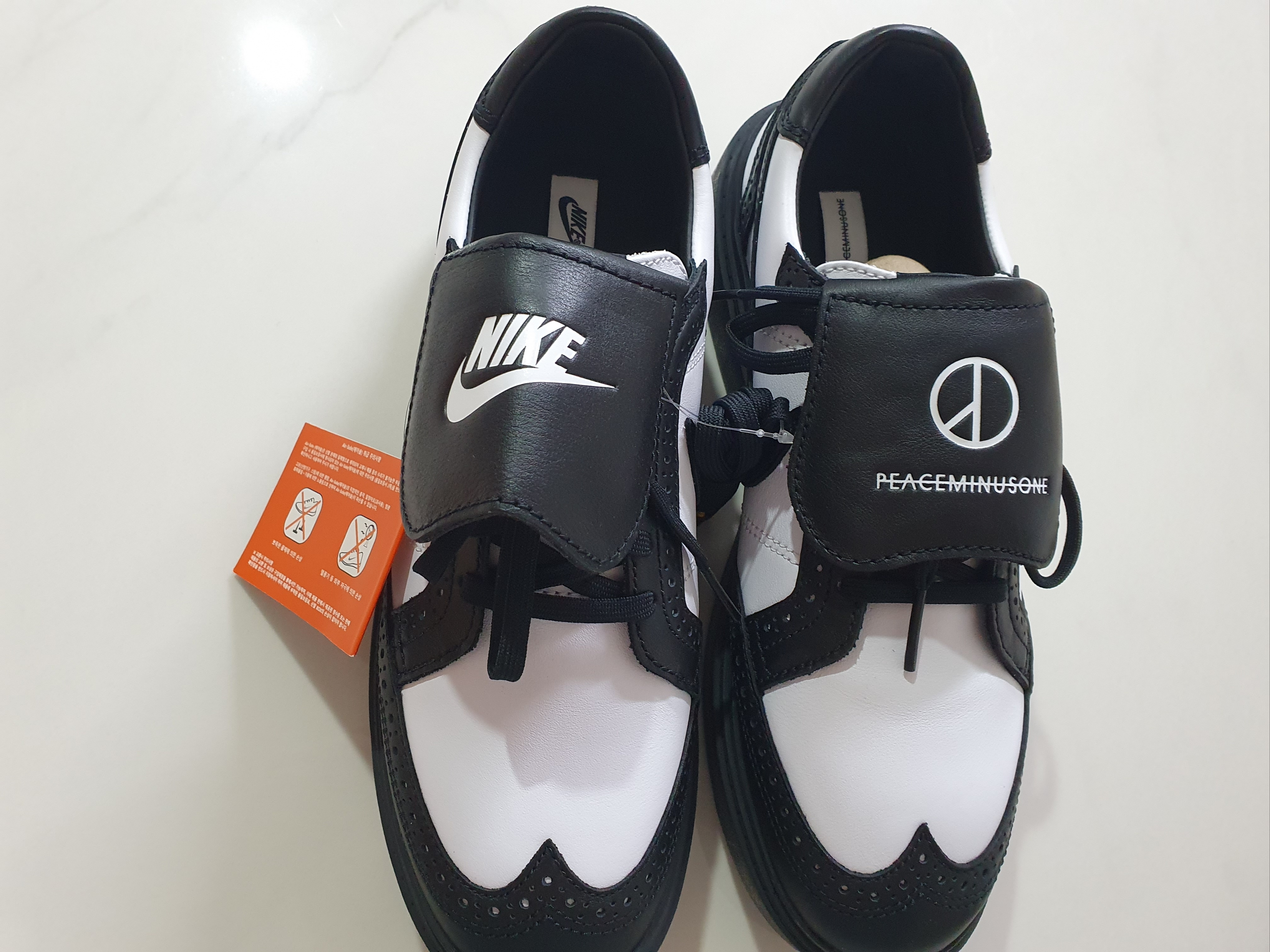 Nike x Peaceminusone Kwondo1 Black and White 착용 스타일 - 2