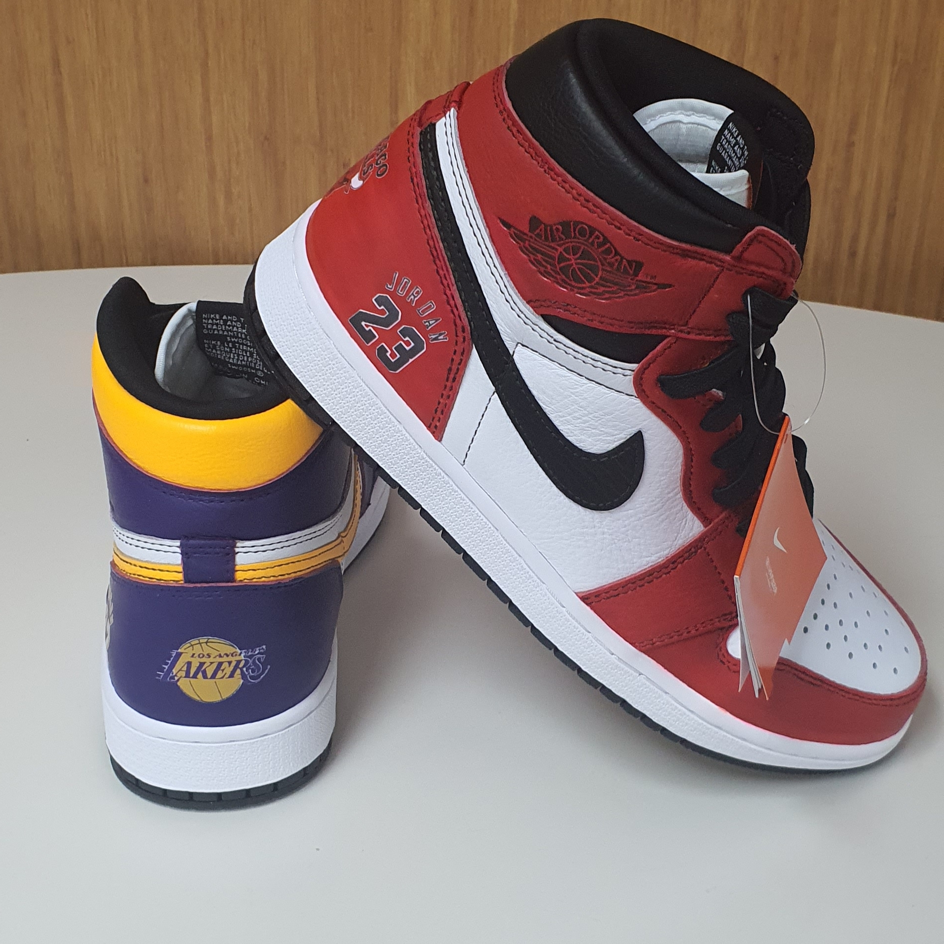 Jordan 1 Retro High OG Light Fusion Red, Jordan 1 Mid Dark Concord Taxi 착용 스타일 - 2