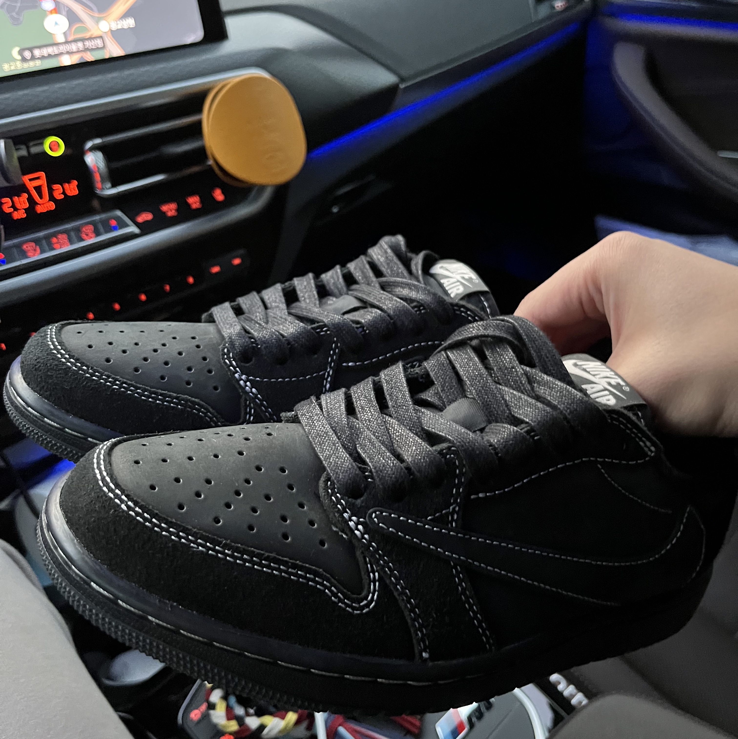 Jordan 1 x Travis Scott Retro Low OG SP Black Phantom 착용 스타일