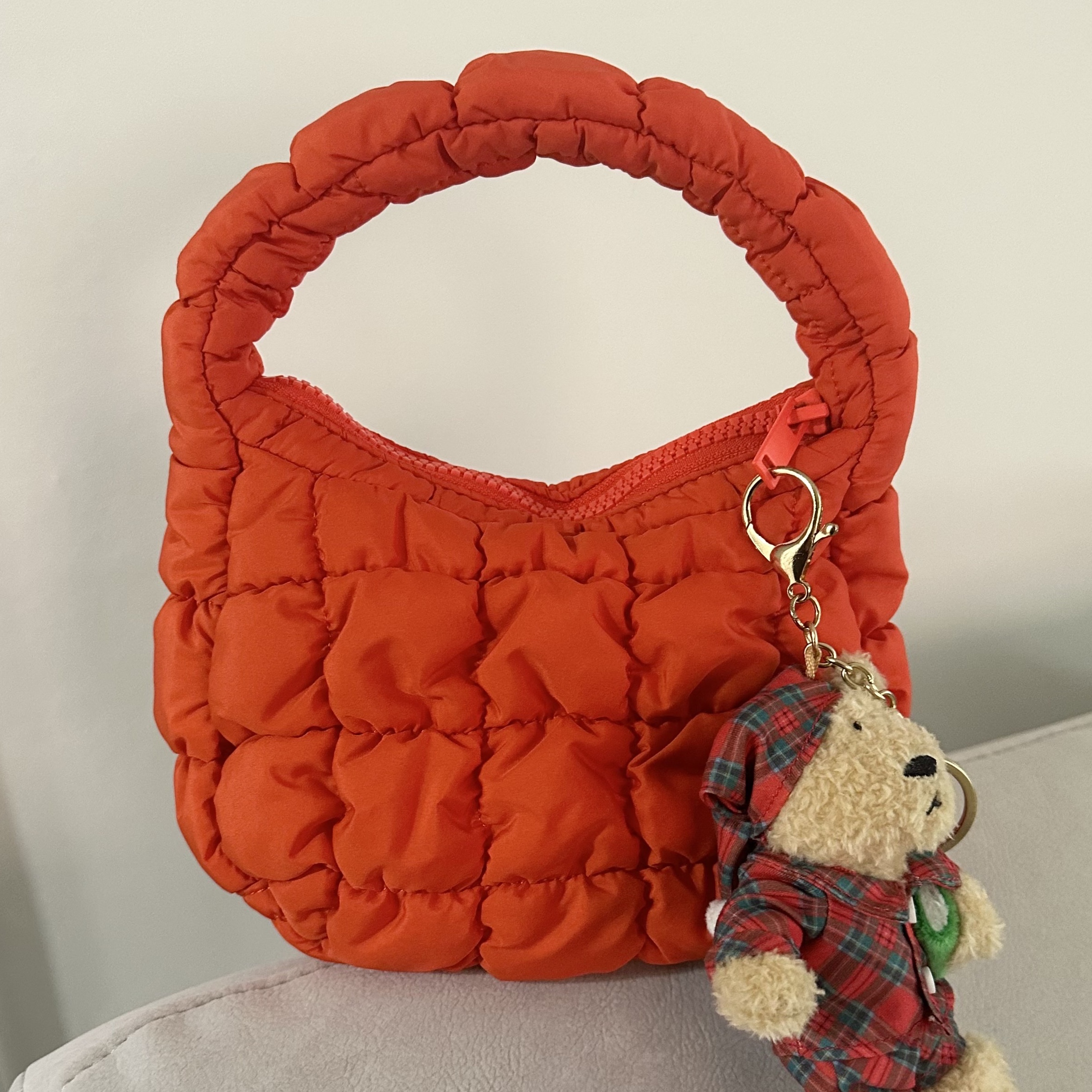 COS Quilted Micro Bag Orange 착용 스타일
