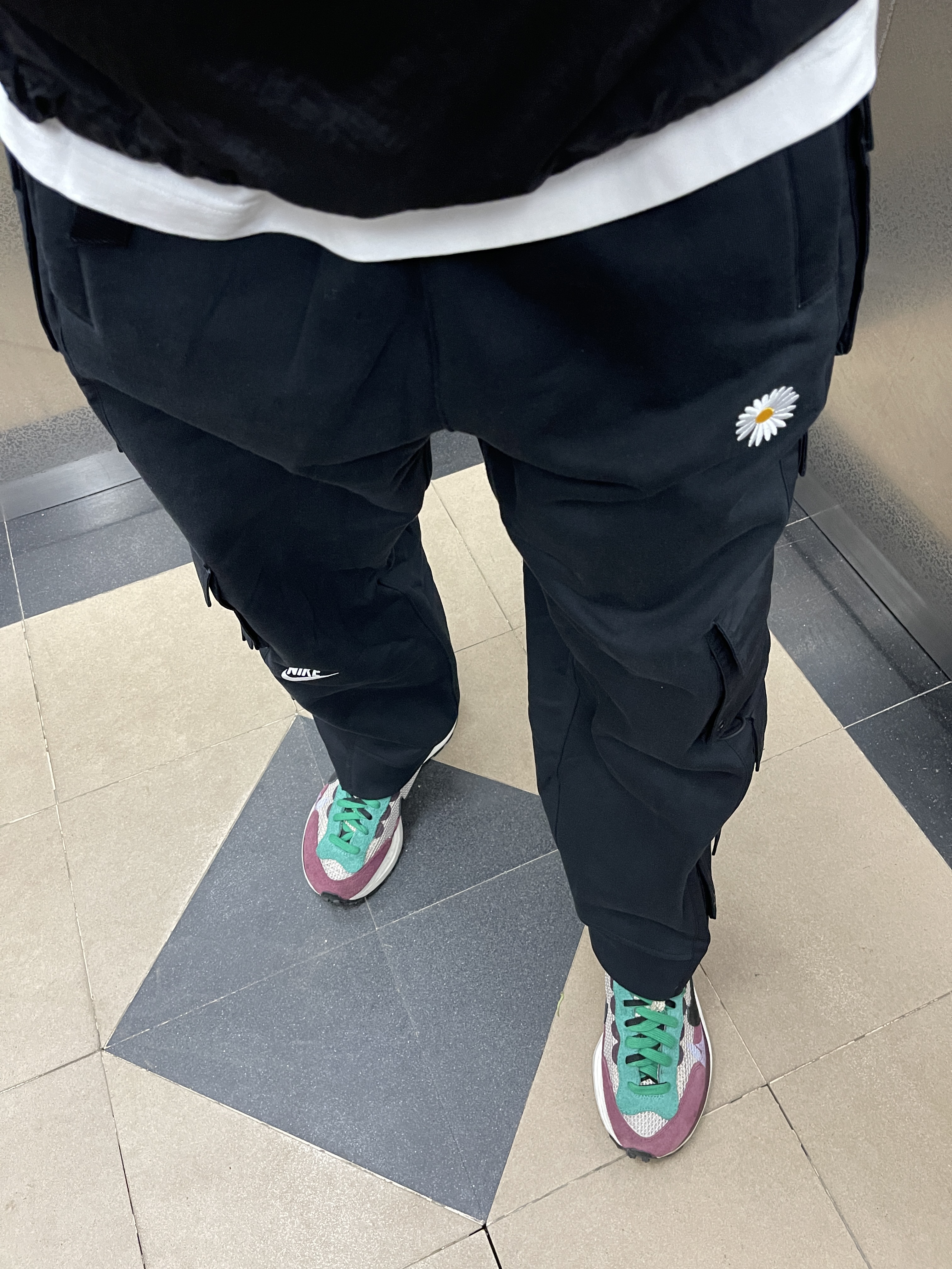 Nike x Peaceminusone Wide Pants Black (DR0096-010), Nike x Sacai VaporWaffle String & Black Villain Red 착용 스타일 - 4