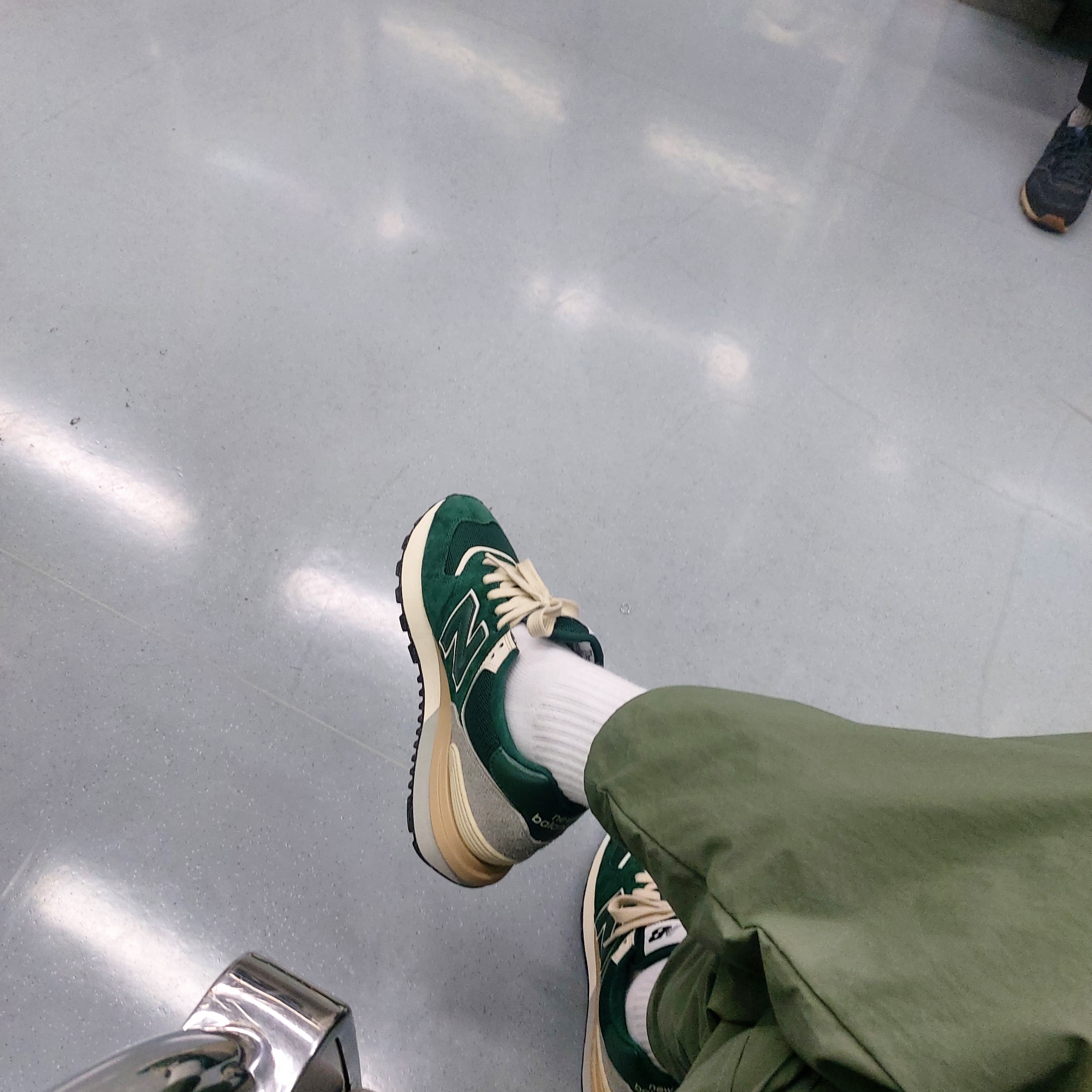 New Balance 574 Legacy Green 착용 스타일