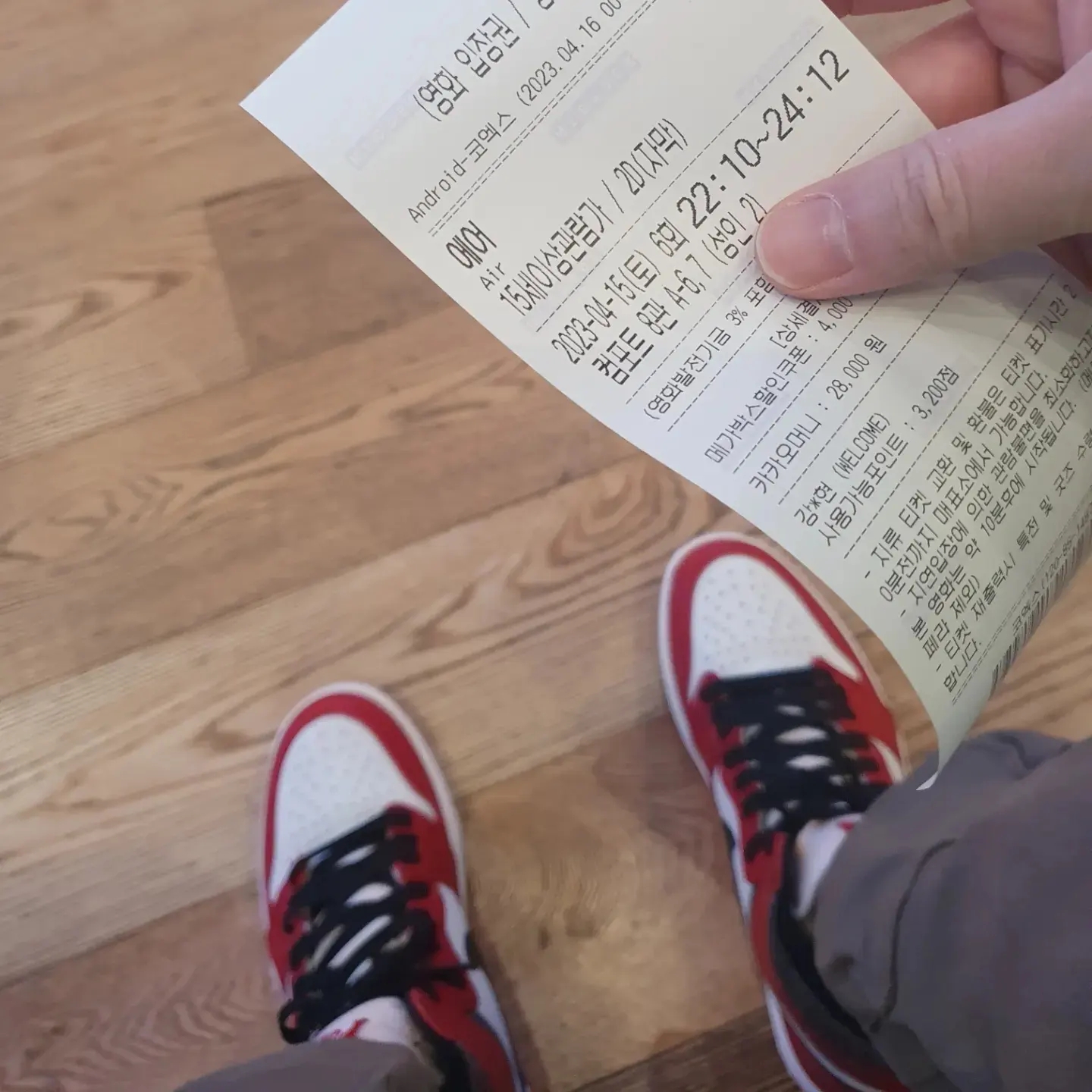 Jordan 1 Retro High OG Chicago 2022, Grailz Flight Pocket Pants Tan 착용 스타일 - 3