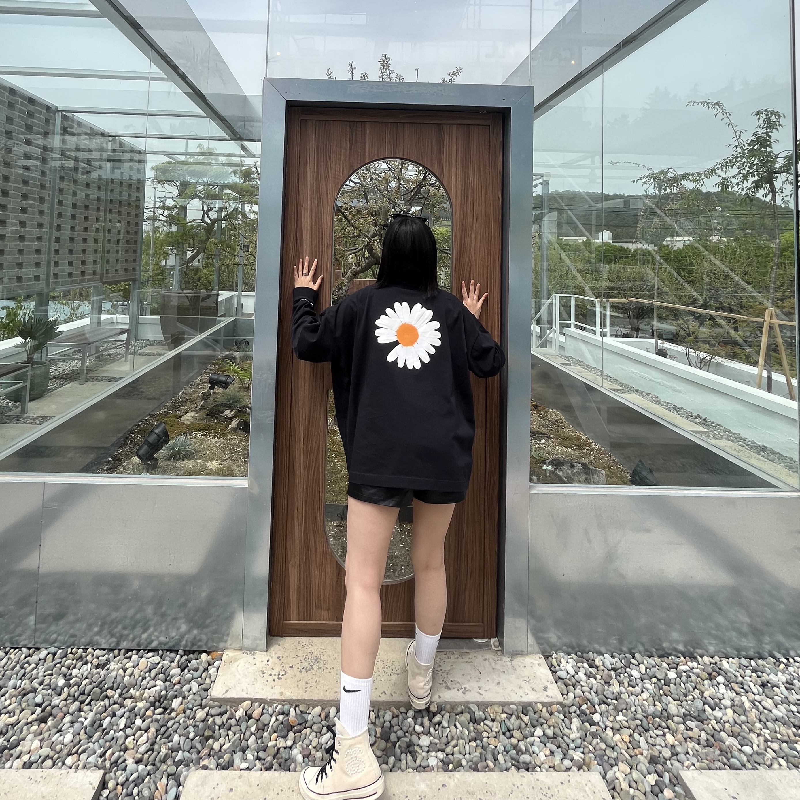 Nike x Peaceminusone LS T-Shirt Black (DR0098-010), Converse x Stussy Chuck 70 High Natural Ivory 착용 스타일 - 2