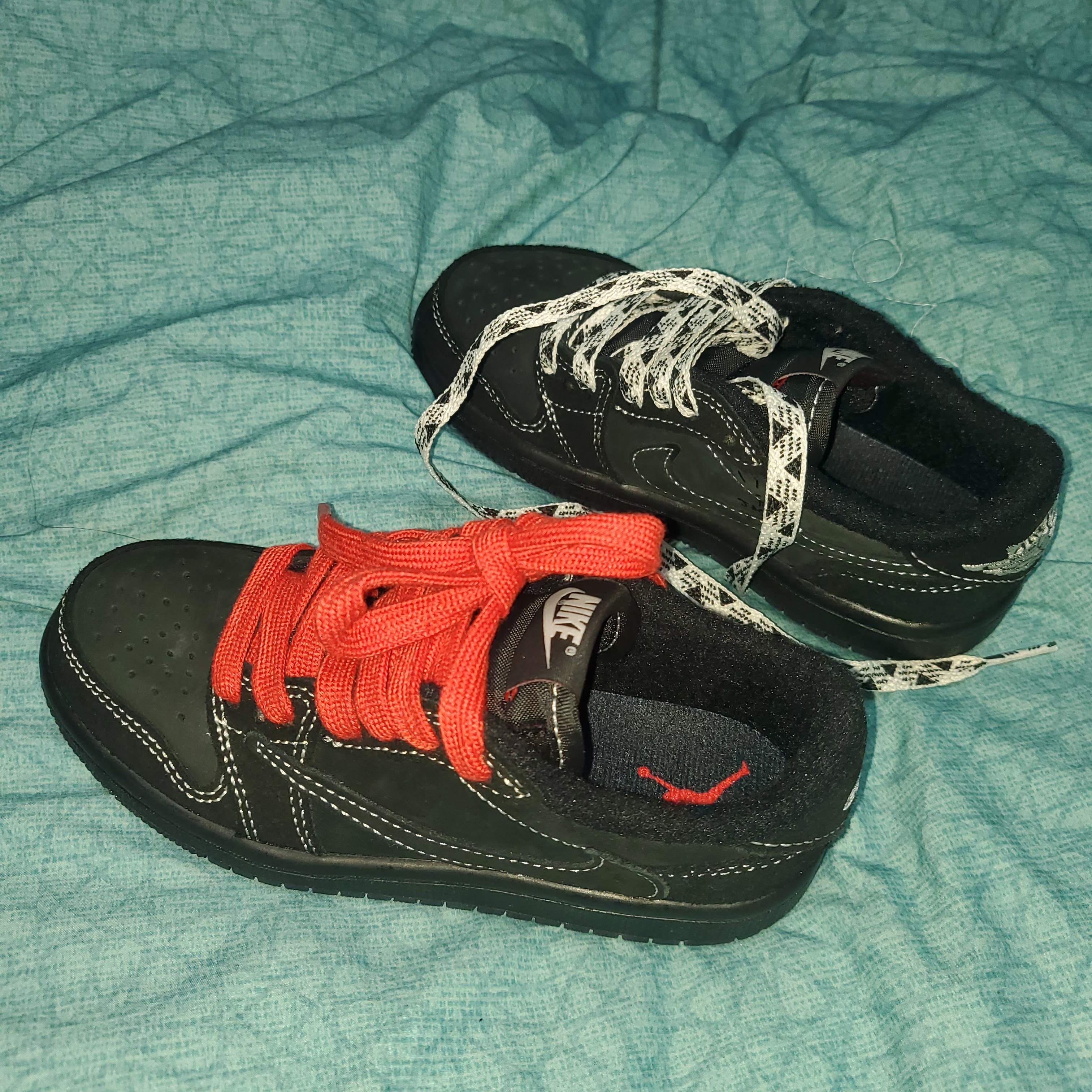 (PS) Jordan 1 x Travis Scott Retro Low OG SP Black Phantom 착용 스타일 - 1