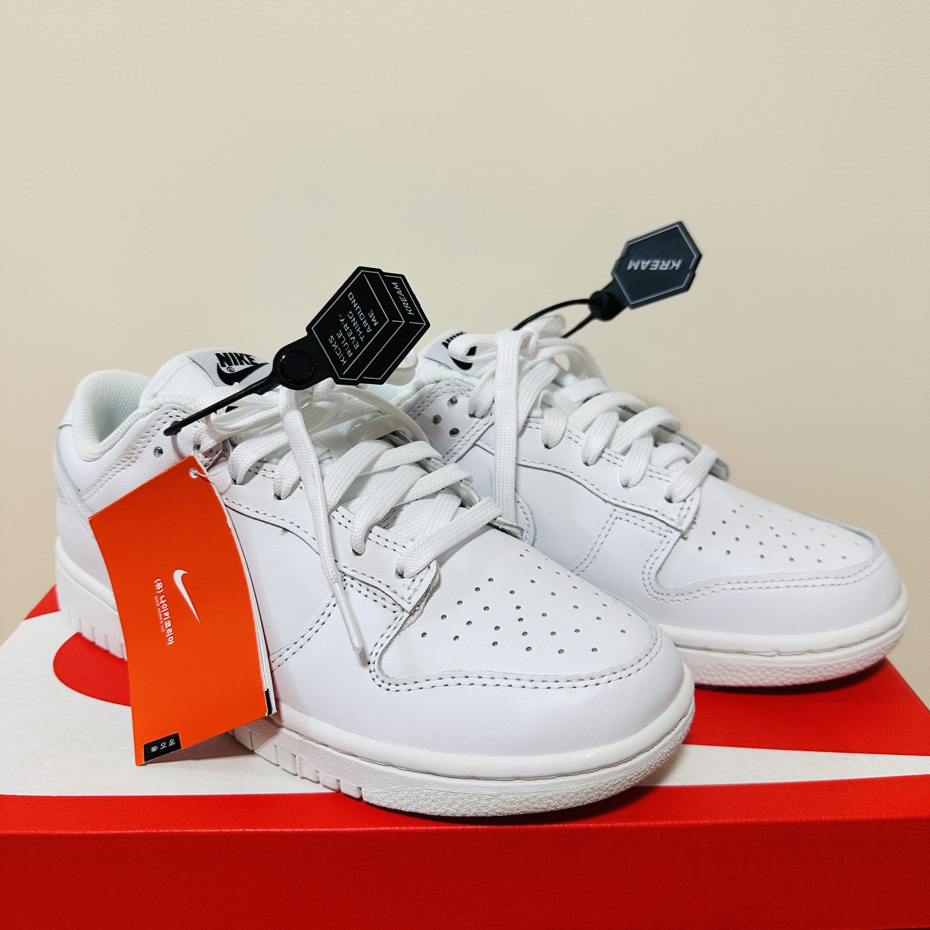 (W) Nike Dunk Low Triple White 착용 스타일