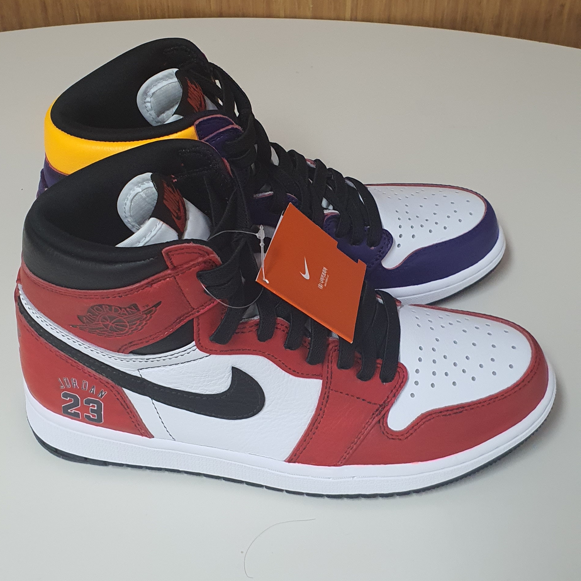 Jordan 1 Retro High OG Light Fusion Red, Jordan 1 Mid Dark Concord Taxi 착용 스타일 - 4